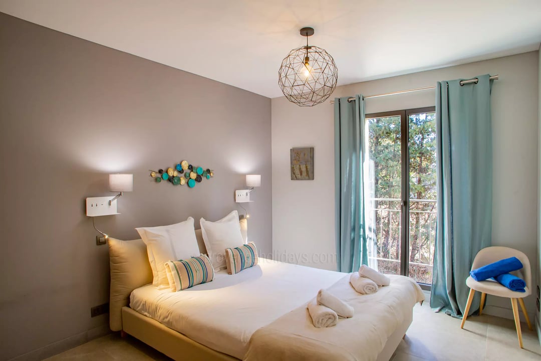 27 - Le Mas des Bories: Villa: Bedroom