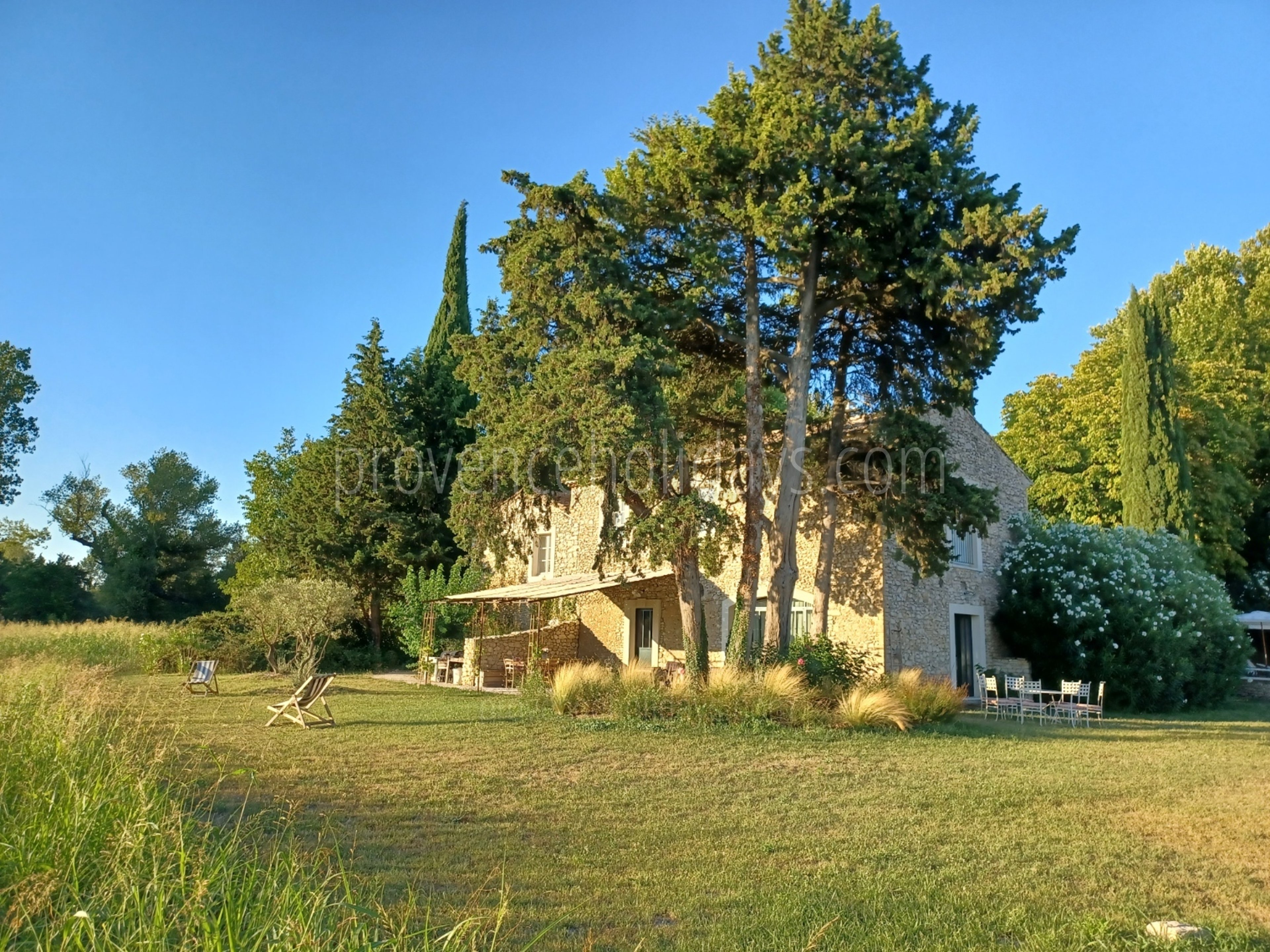 20 - Mas du Vaucluse: Villa: Exterior