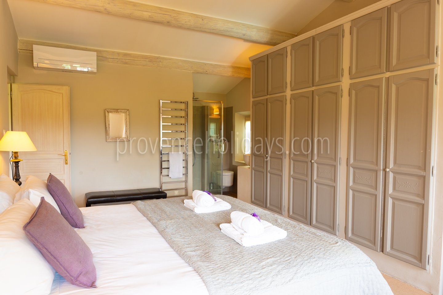 29 - Le Mas de Joucas: Villa: Bedroom