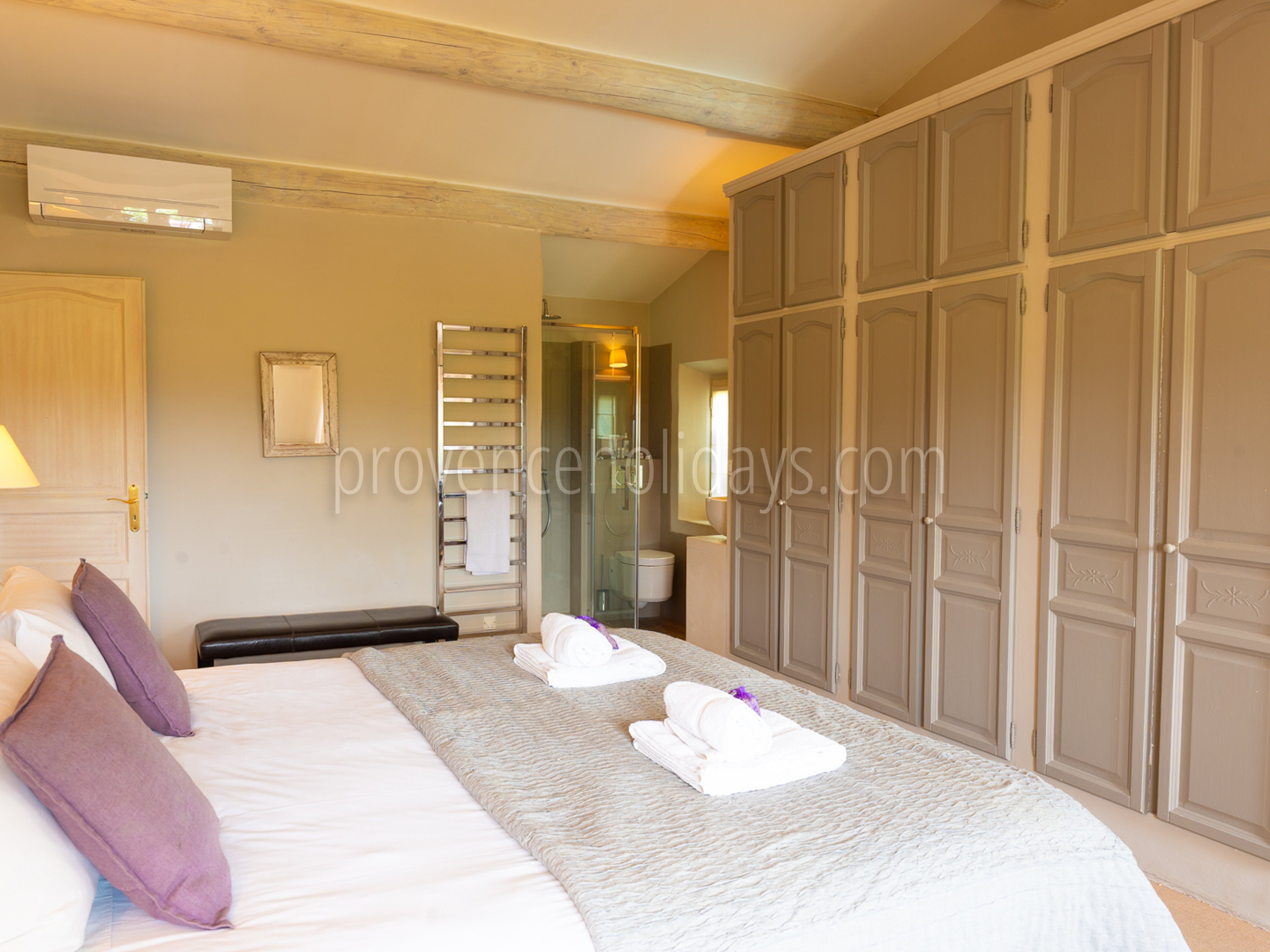 29 - Le Mas de Joucas: Villa: Bedroom
