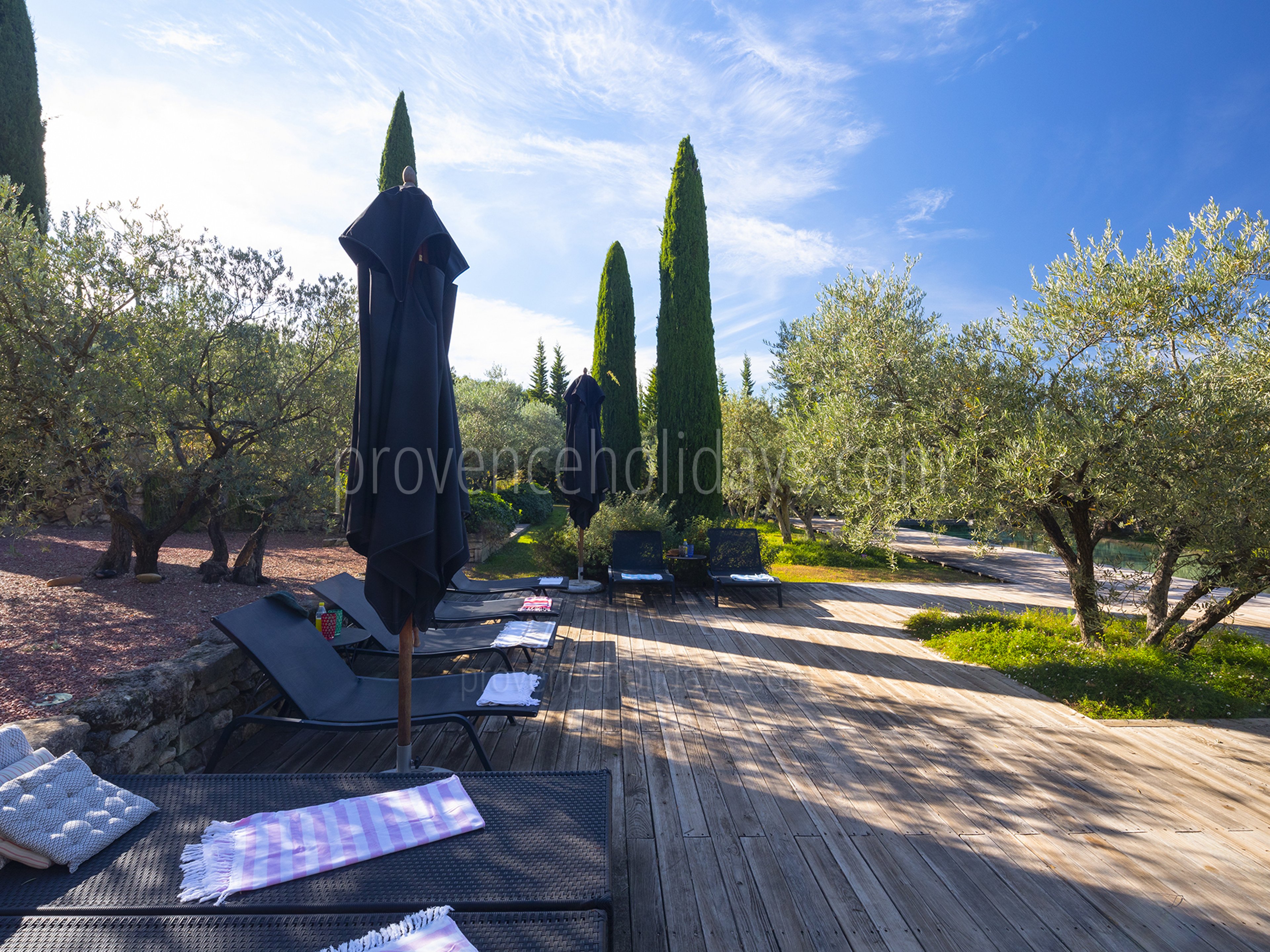 49 - Mas des Alpilles: Villa: Exterior