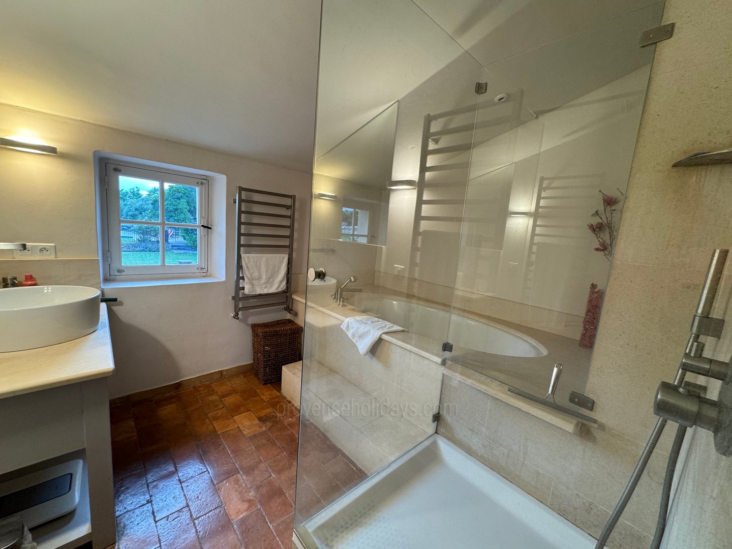 19 - La Ferme du Lavoir: Villa: Bathroom