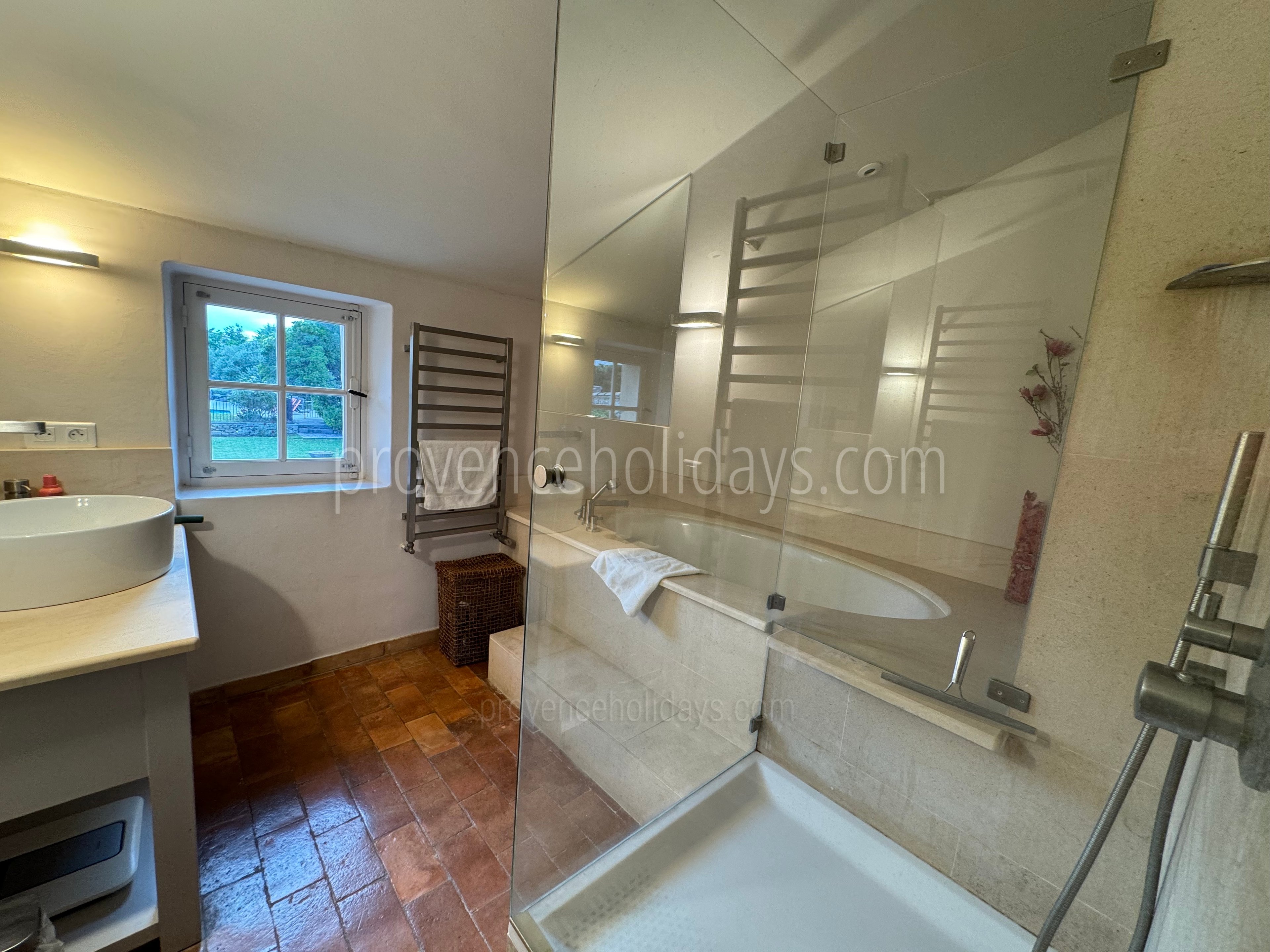 19 - La Ferme du Lavoir: Villa: Bathroom