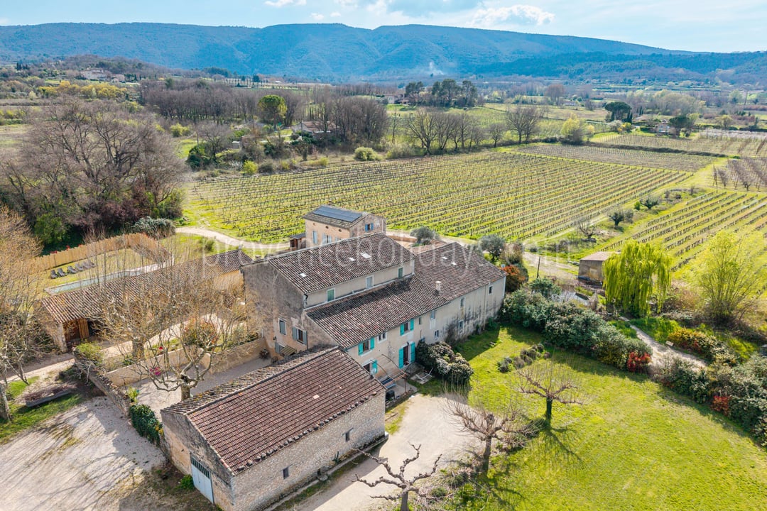 11 - Mas with pool in Bonnieux: Villa: Exterior