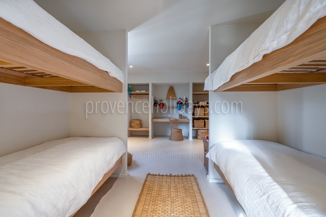 39 - Domaine de la Sorgue: Villa: Bedroom