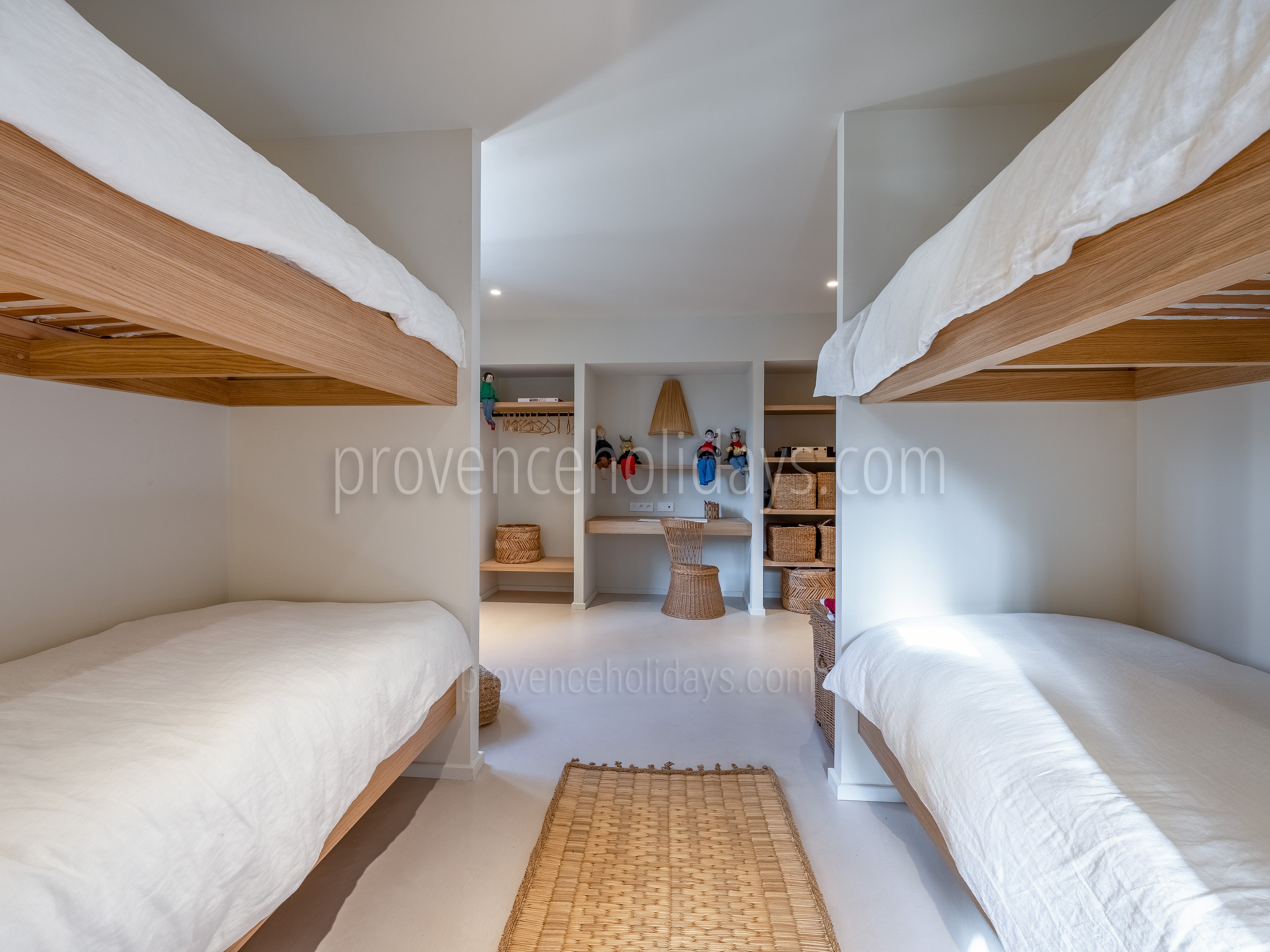 39 - Domaine de la Sorgue: Villa: Bedroom