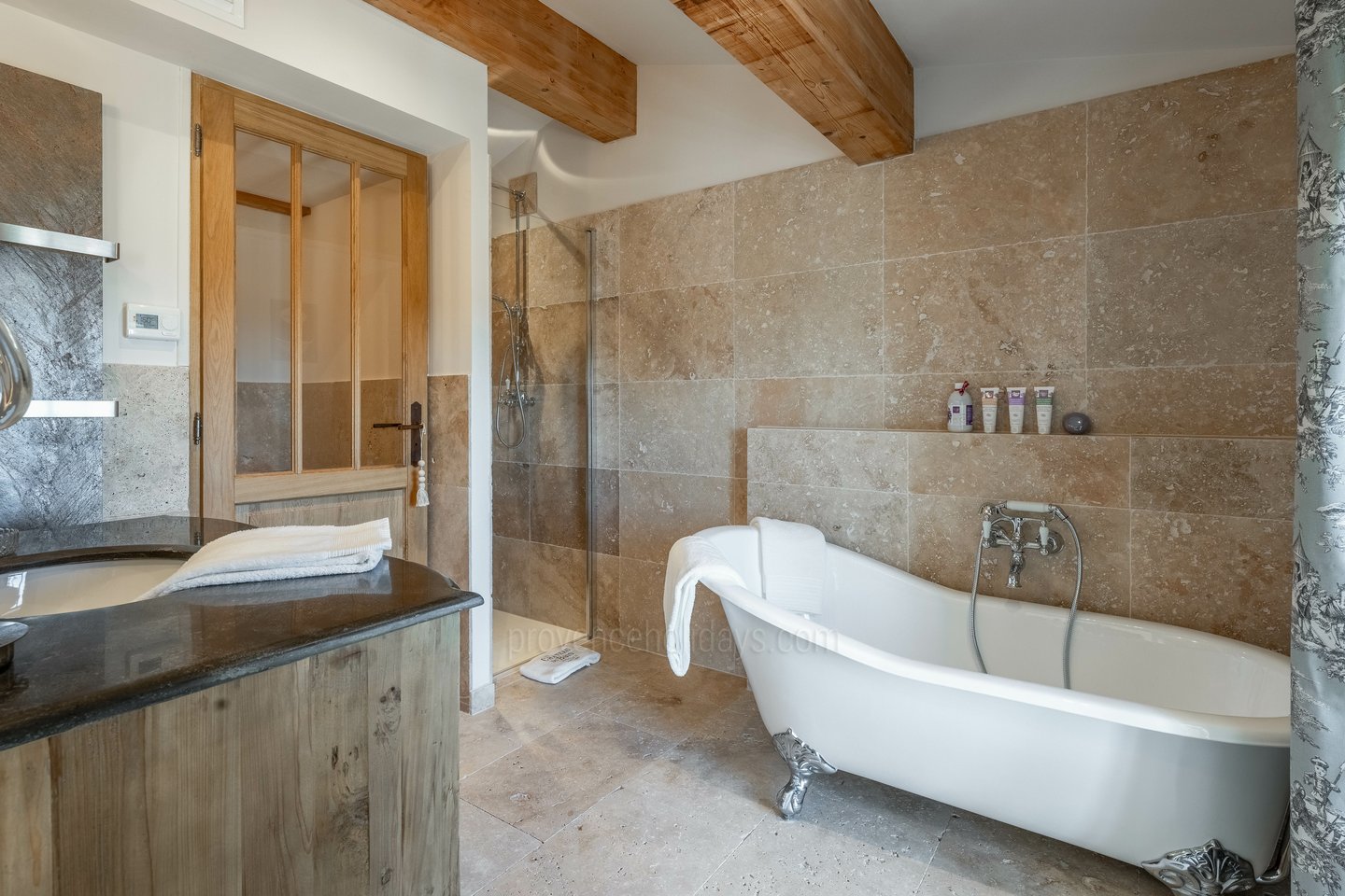 25 - Villa Monts et Lavande: Villa: Bathroom