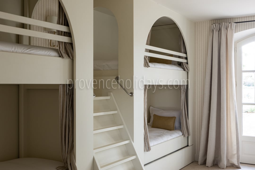 45 - Mas Chabaud: Villa: Bedroom