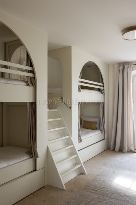 45 - Mas Chabaud: Villa: Bedroom