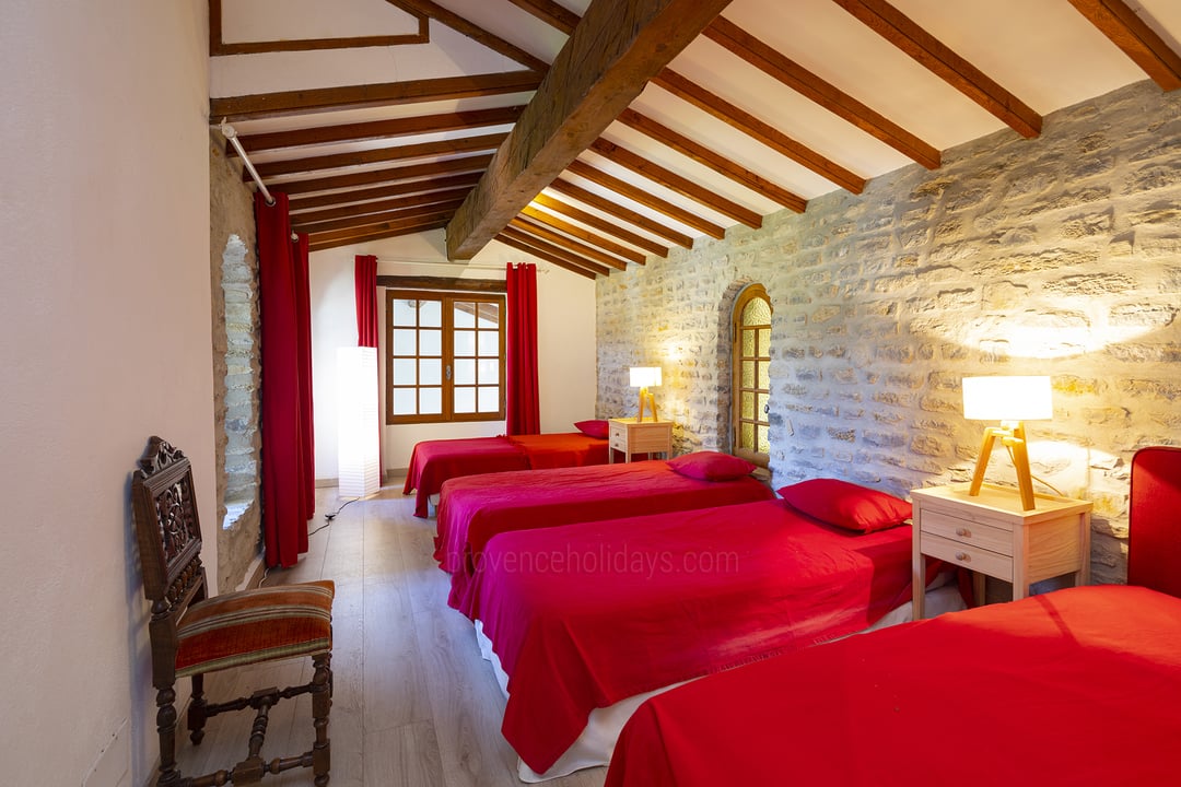22 - Mas de Malaucène: Villa: Bedroom