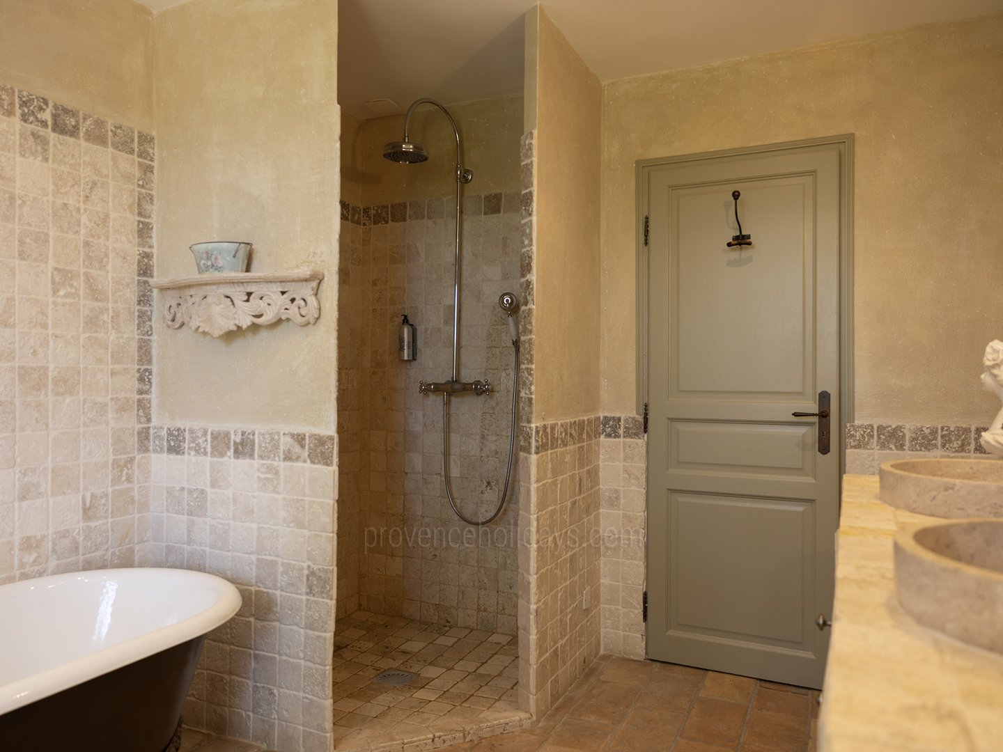 17 - Bastide Provençale: Villa: Bedroom