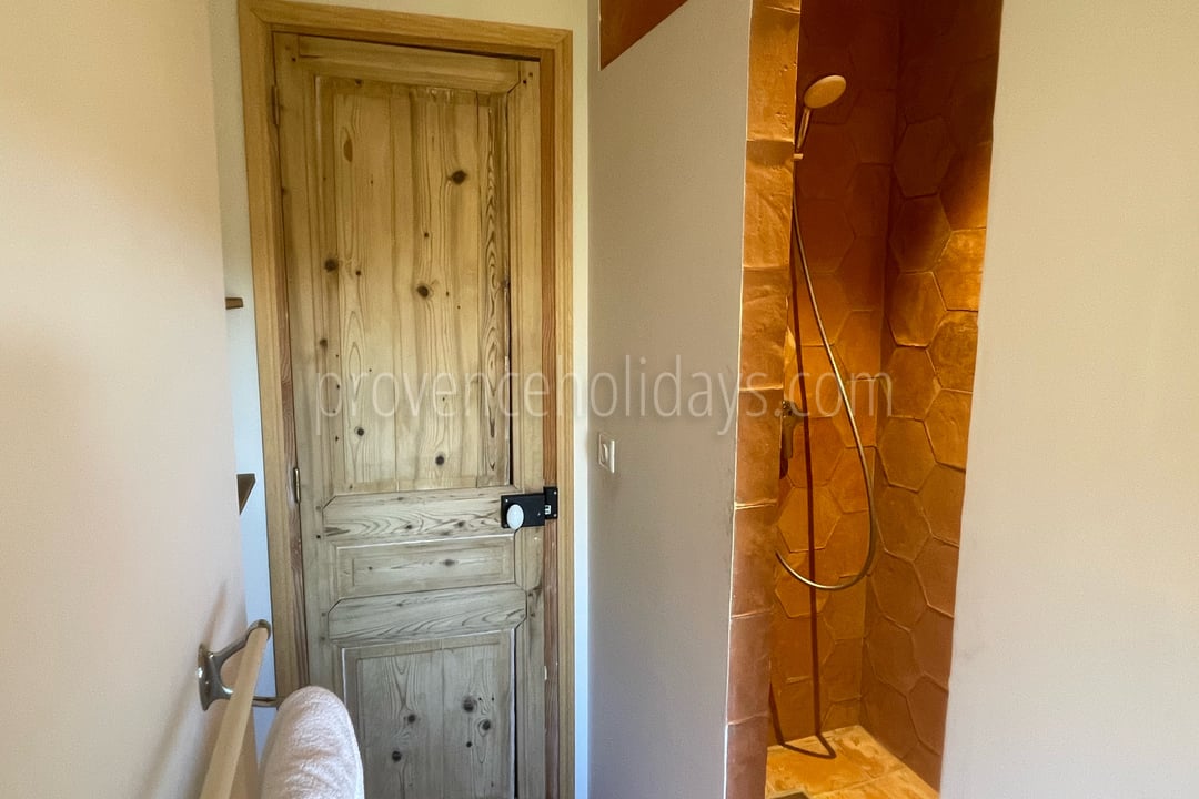 22 - Le Hameau de Goult: Villa: Bathroom 2