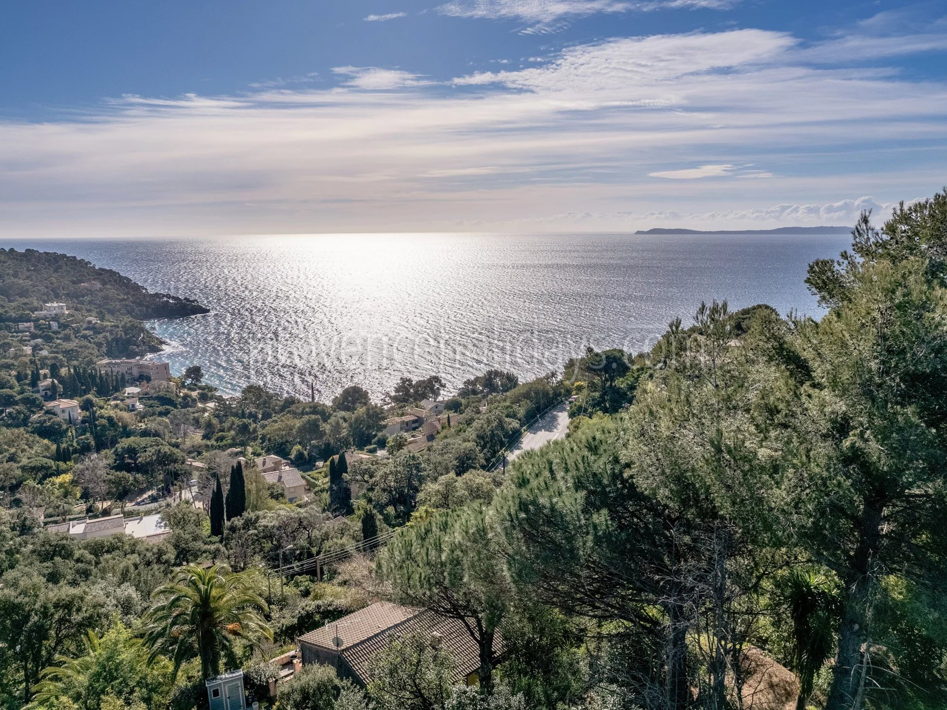 1 - Te renoveren villa in Rayol-Canadel-sur-Mer: Villa: Exterior