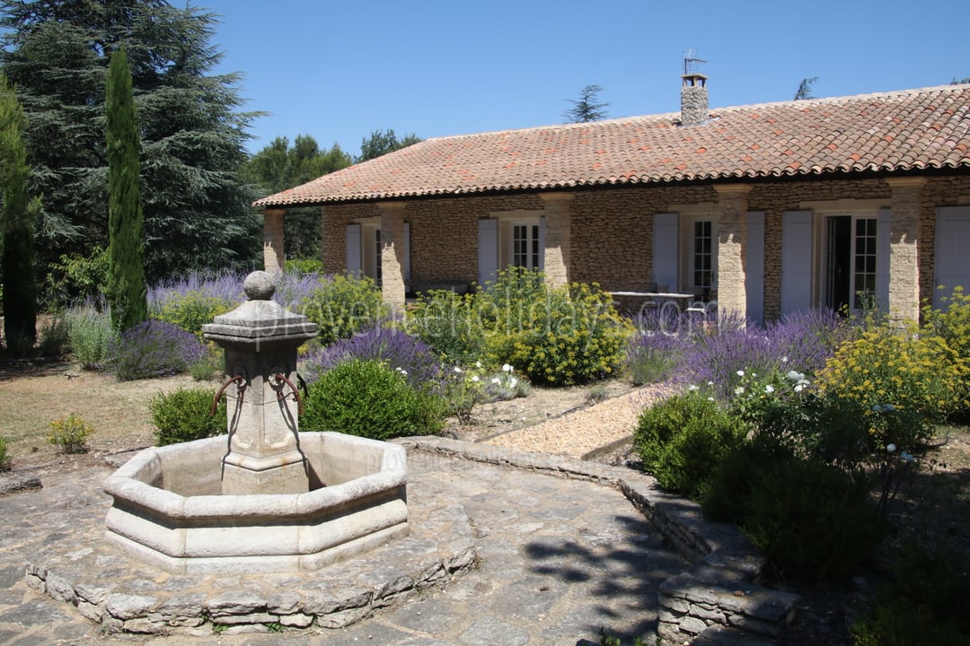 21 - Villa Lacoste: Villa: Exterior