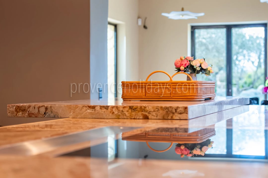 5 - Provençal residence in Bonnieux: Villa: Interior