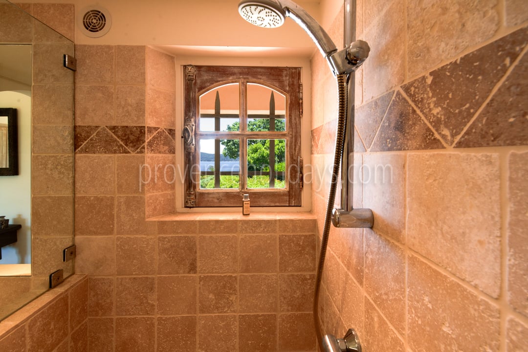 14 - Villa Poppy: Villa: Bathroom