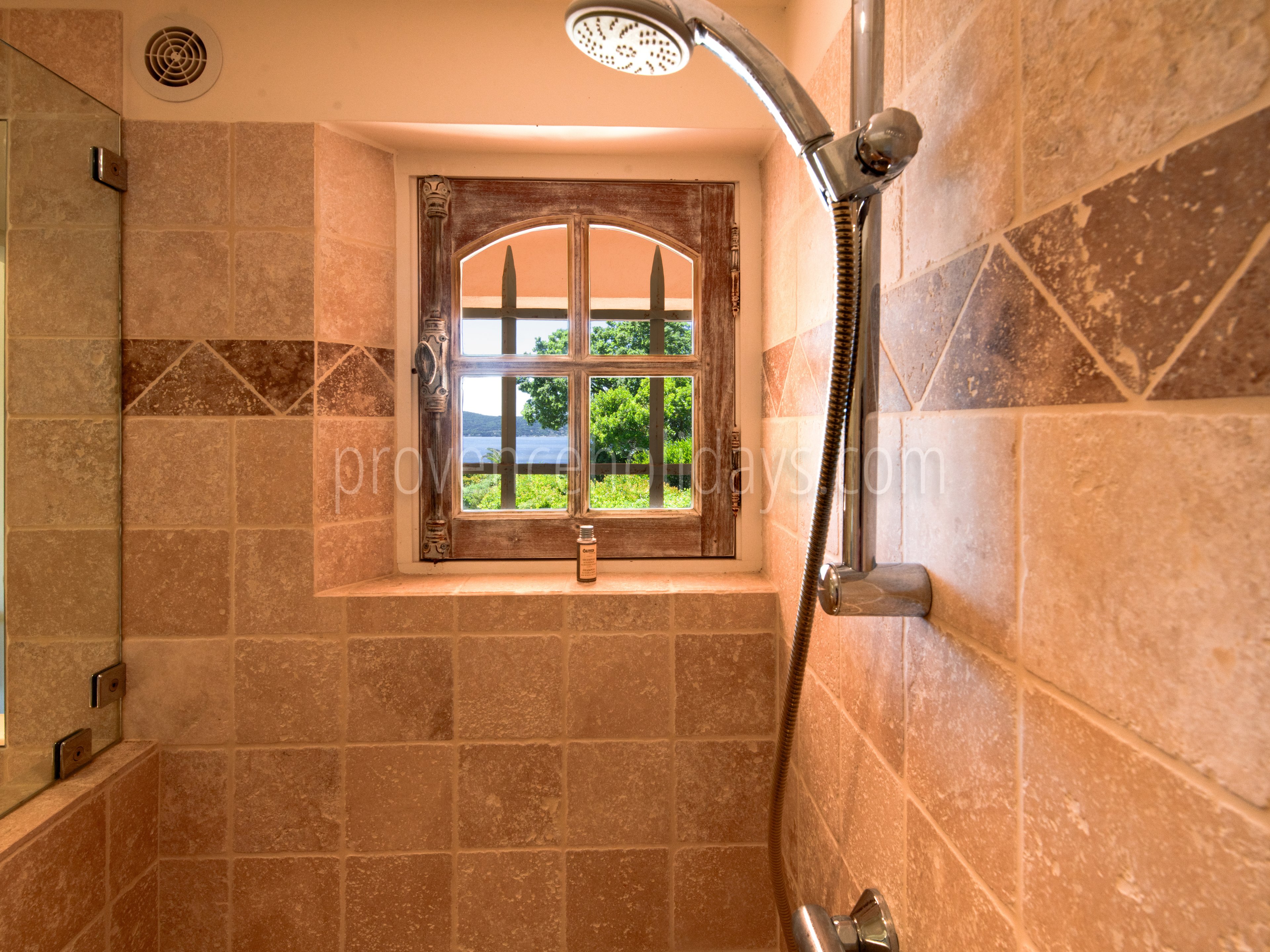 14 - Villa Poppy: Villa: Bathroom