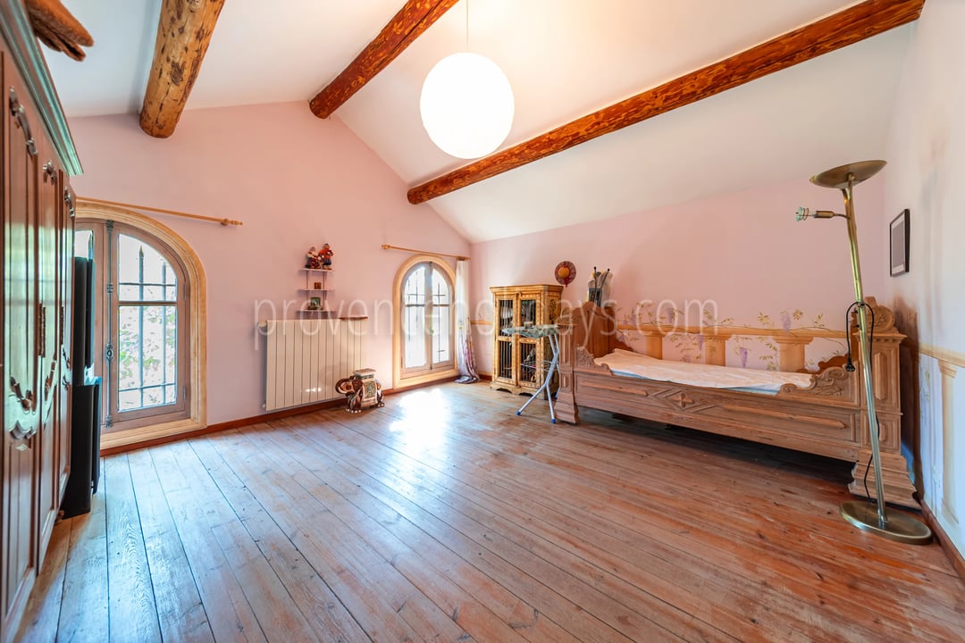 27 - Character estate in Cucuron: Villa: Interior