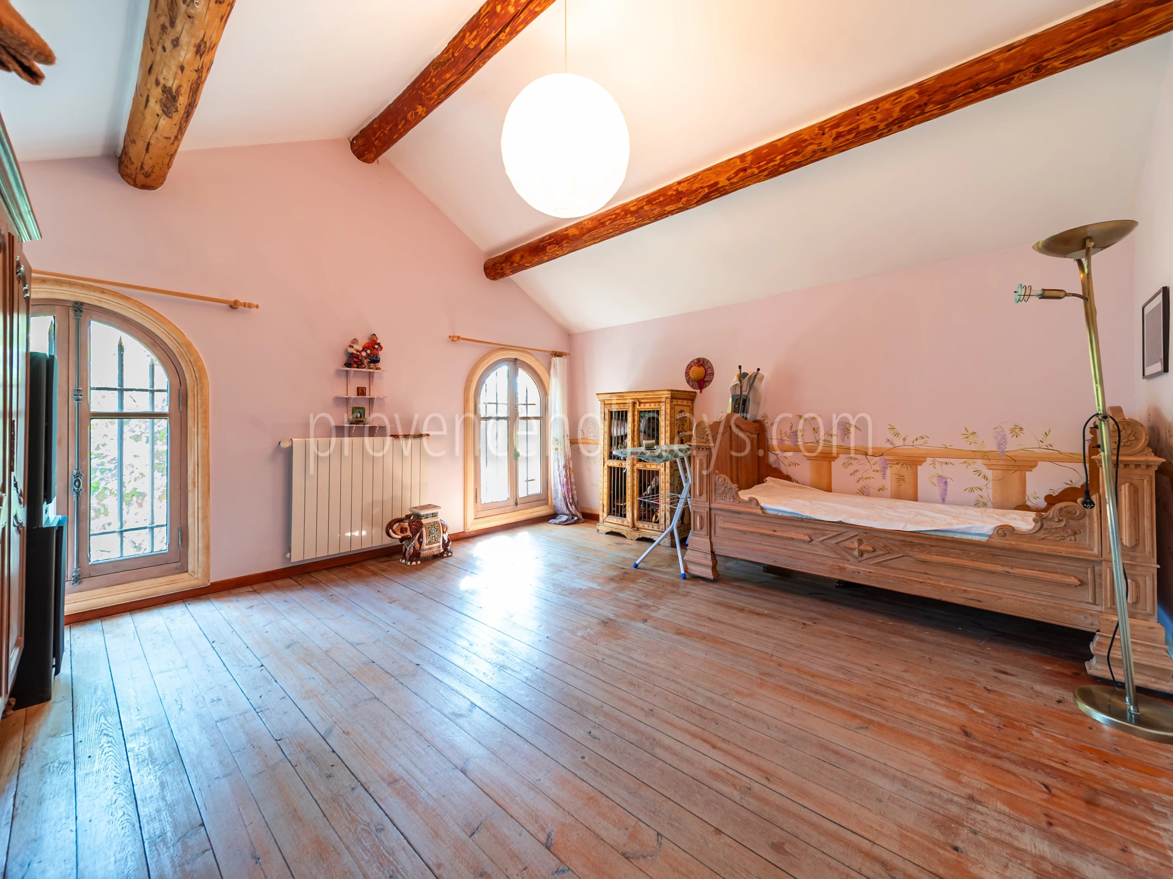 27 - Character estate in Cucuron: Villa: Interior