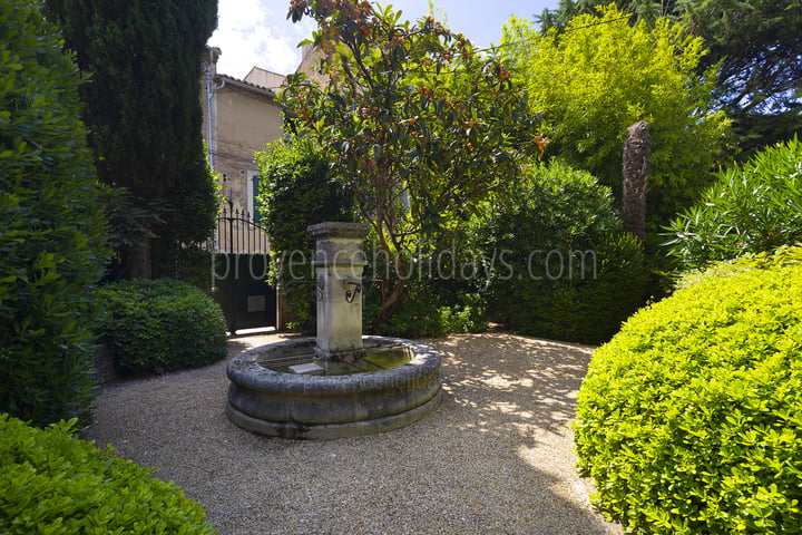 10 - Villa Luberon: Villa: Exterior