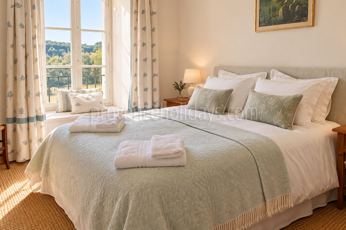 15 - Farmhouse with outbuildings in Lambesc: Villa: Bedroom