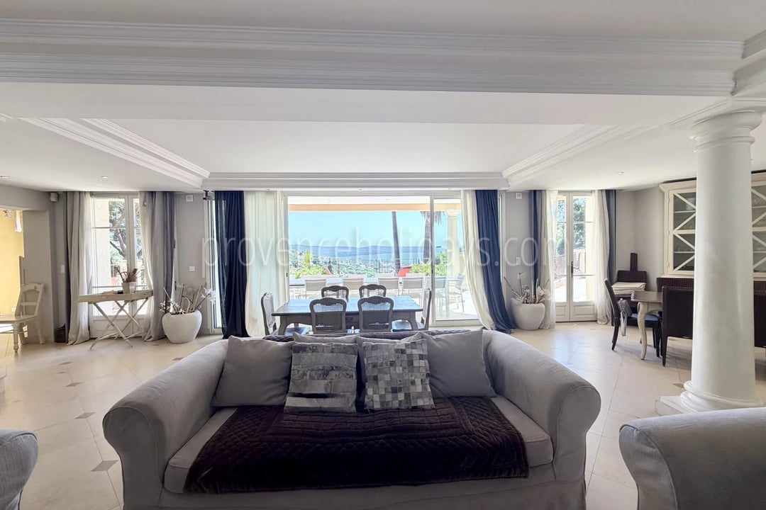 8 - Villa mit Kamin in Cavalaire-sur-Mer: Villa: Interior