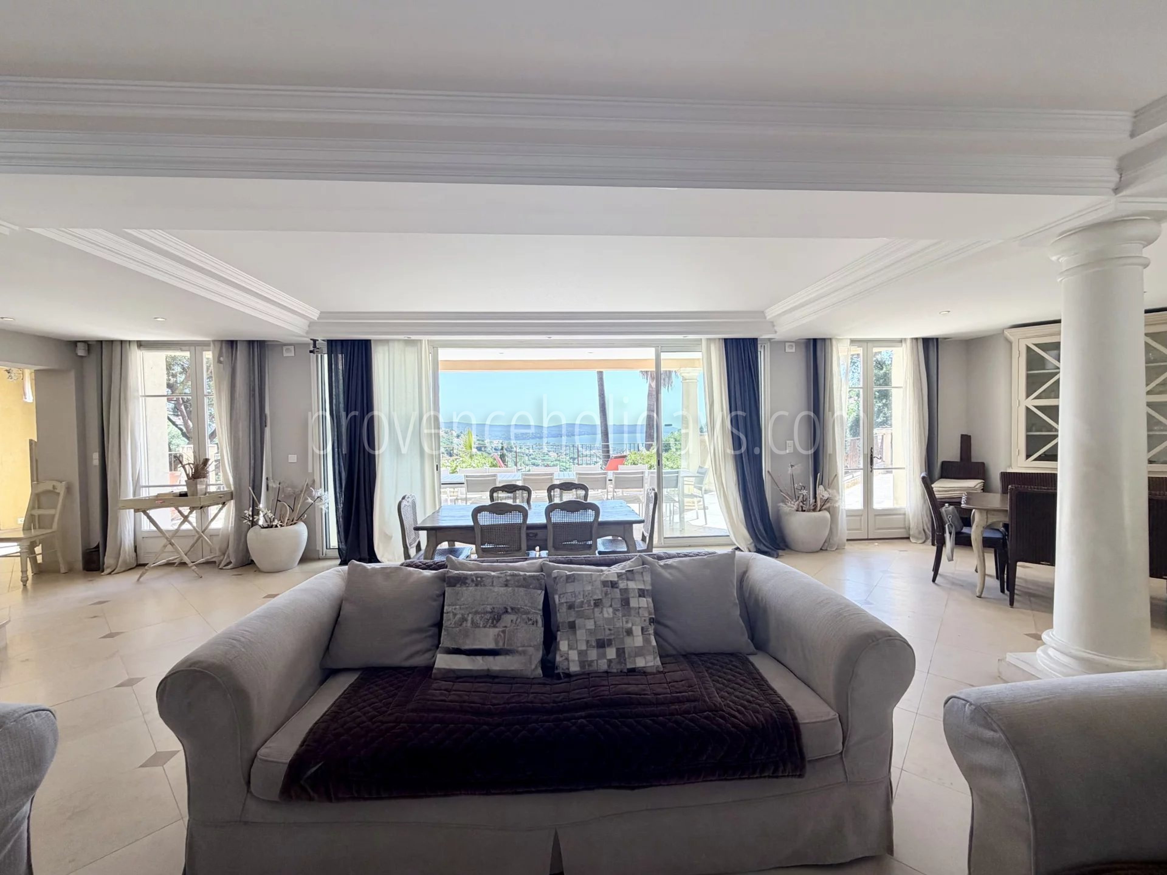 8 - Villa mit Kamin in Cavalaire-sur-Mer: Villa: Interior