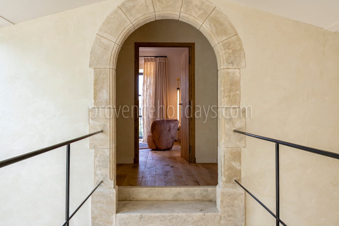 150 - Le Loup des Alpilles: Villa: Interior