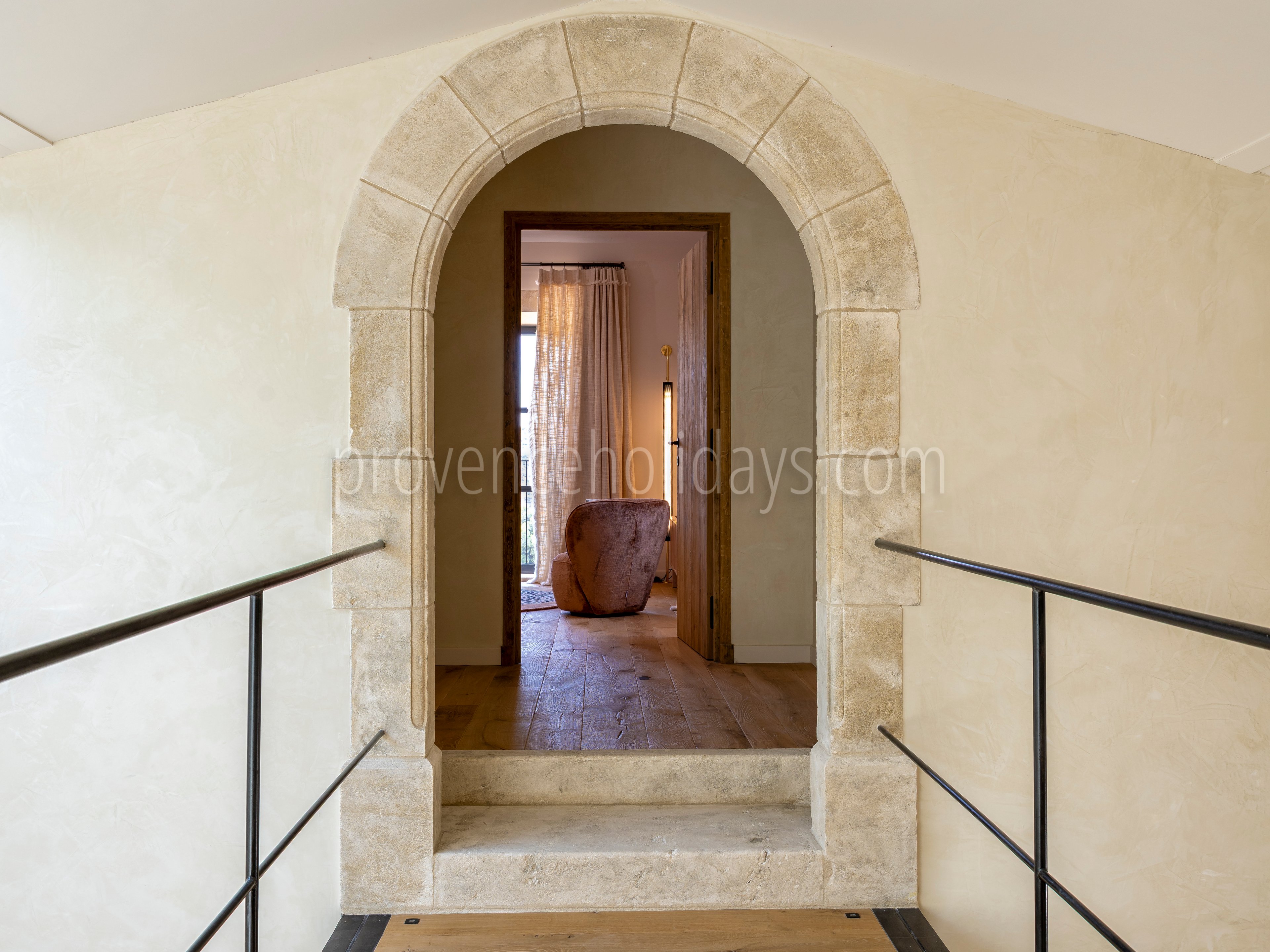 150 - Le Loup des Alpilles: Villa: Interior