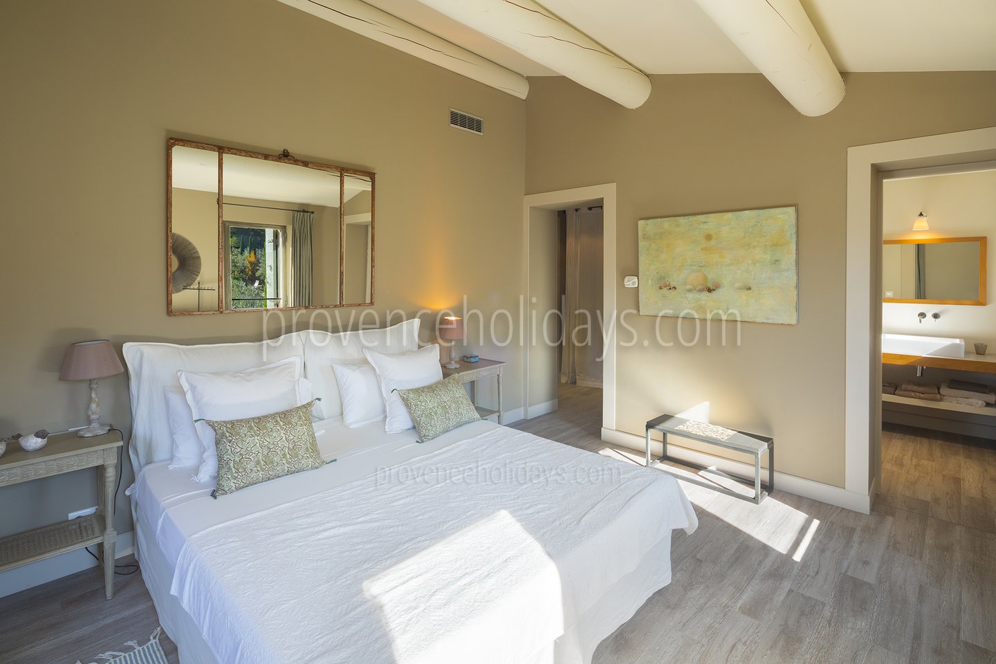 56 - Mas des Alpilles: Villa: Bedroom