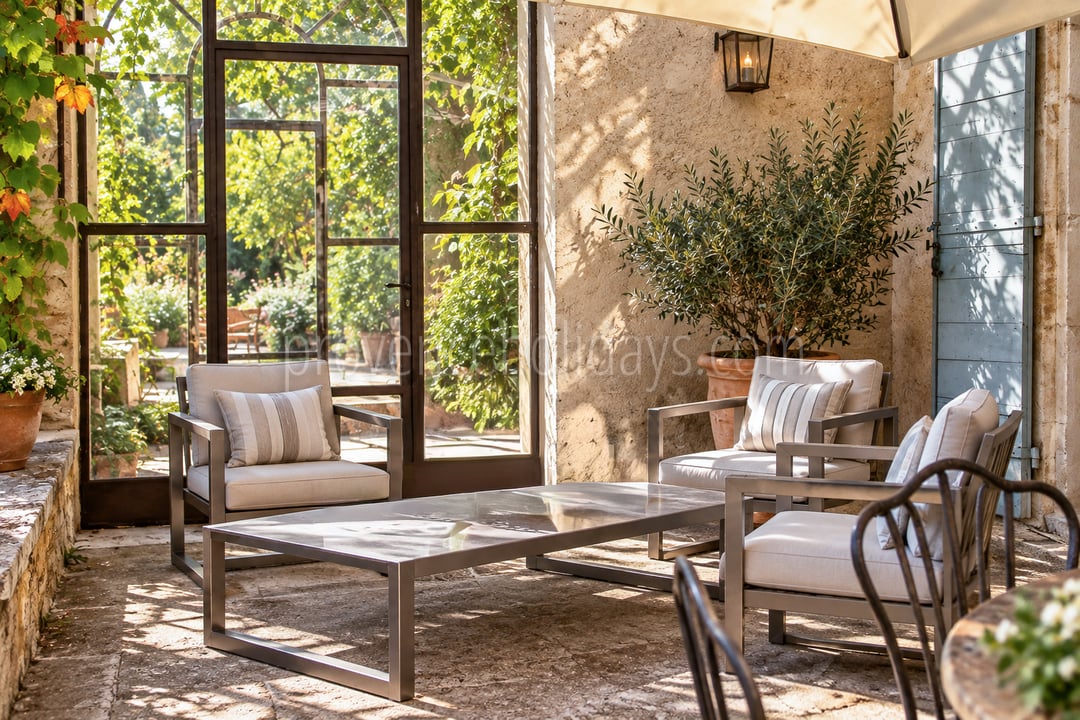 13 - Authentic farmhouse in Saint-Rémy-de-Provence: Villa: Exterior