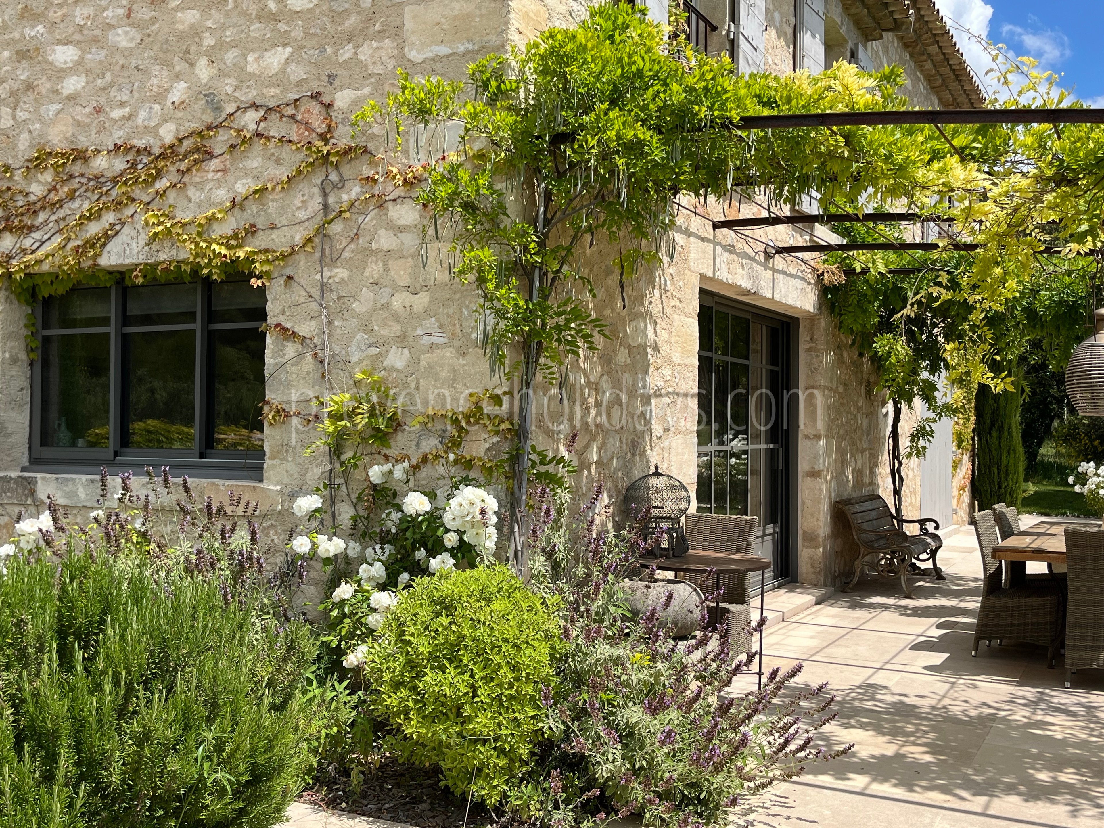 70 - Mas des Baux: Villa: Exterior