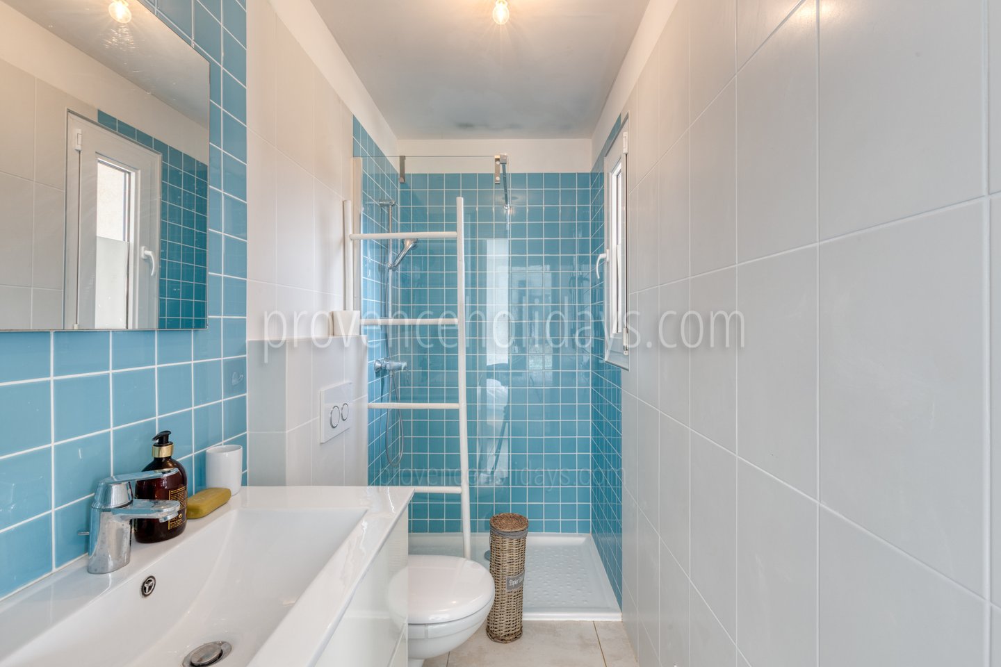 25 - Villa Elegance de Gigaro: Villa: Bathroom