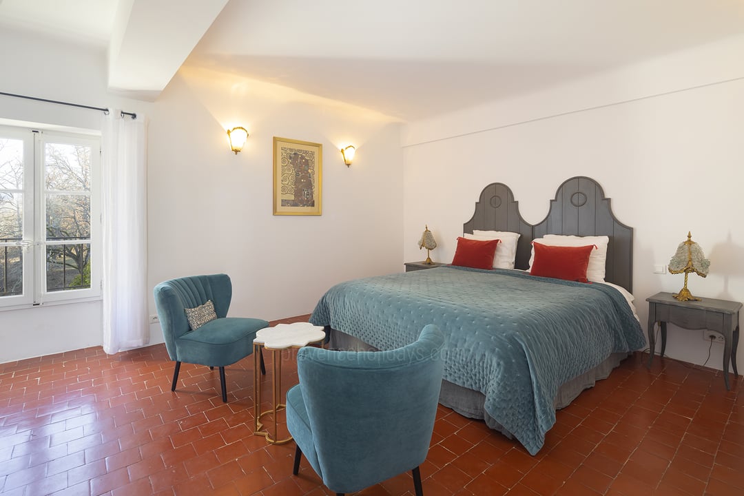 28 - Bastide de Goult: Villa: Bedroom