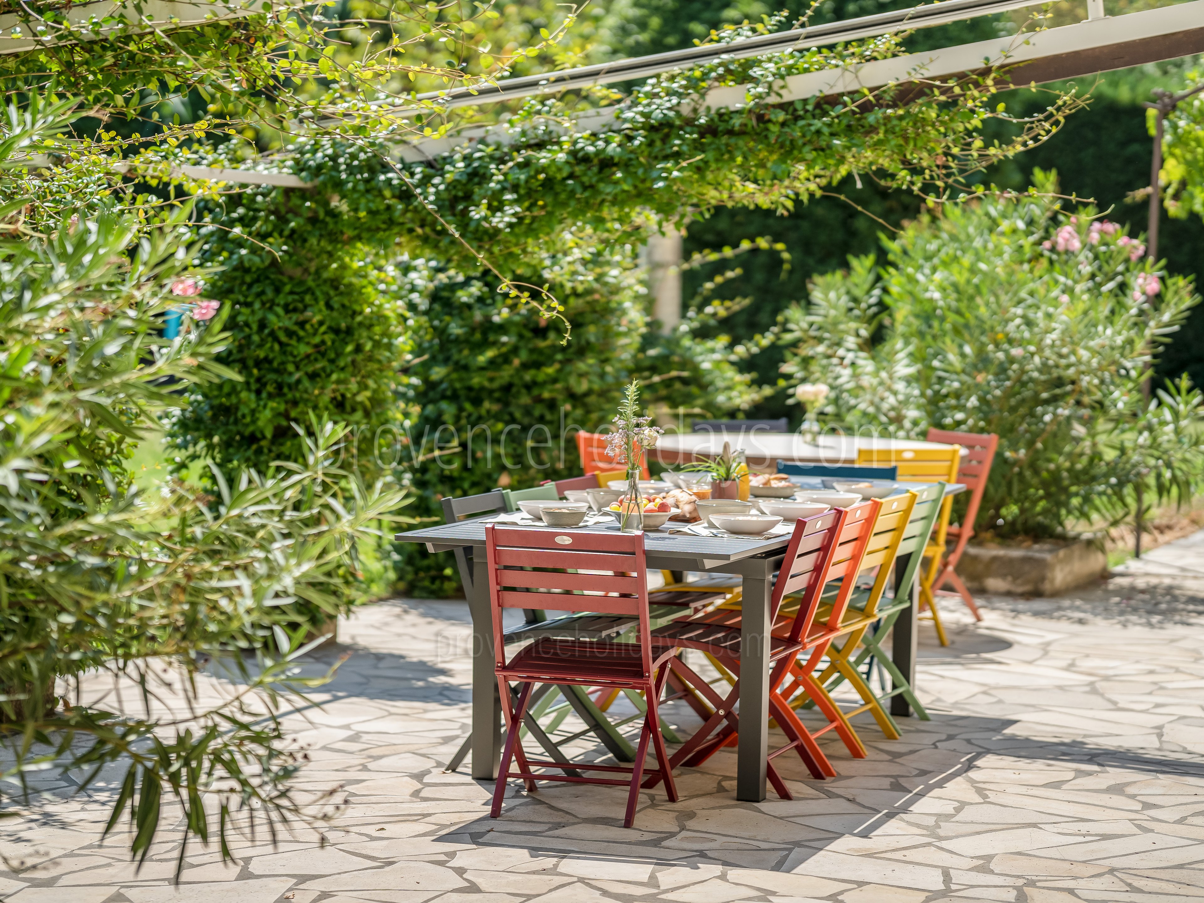 18 - Le Mas des Figues: Villa: Exterior - Tweede buitenterras