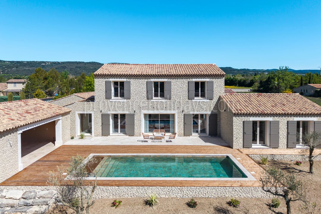 Stone villa with saltwater pool in Gordes - Exterior
