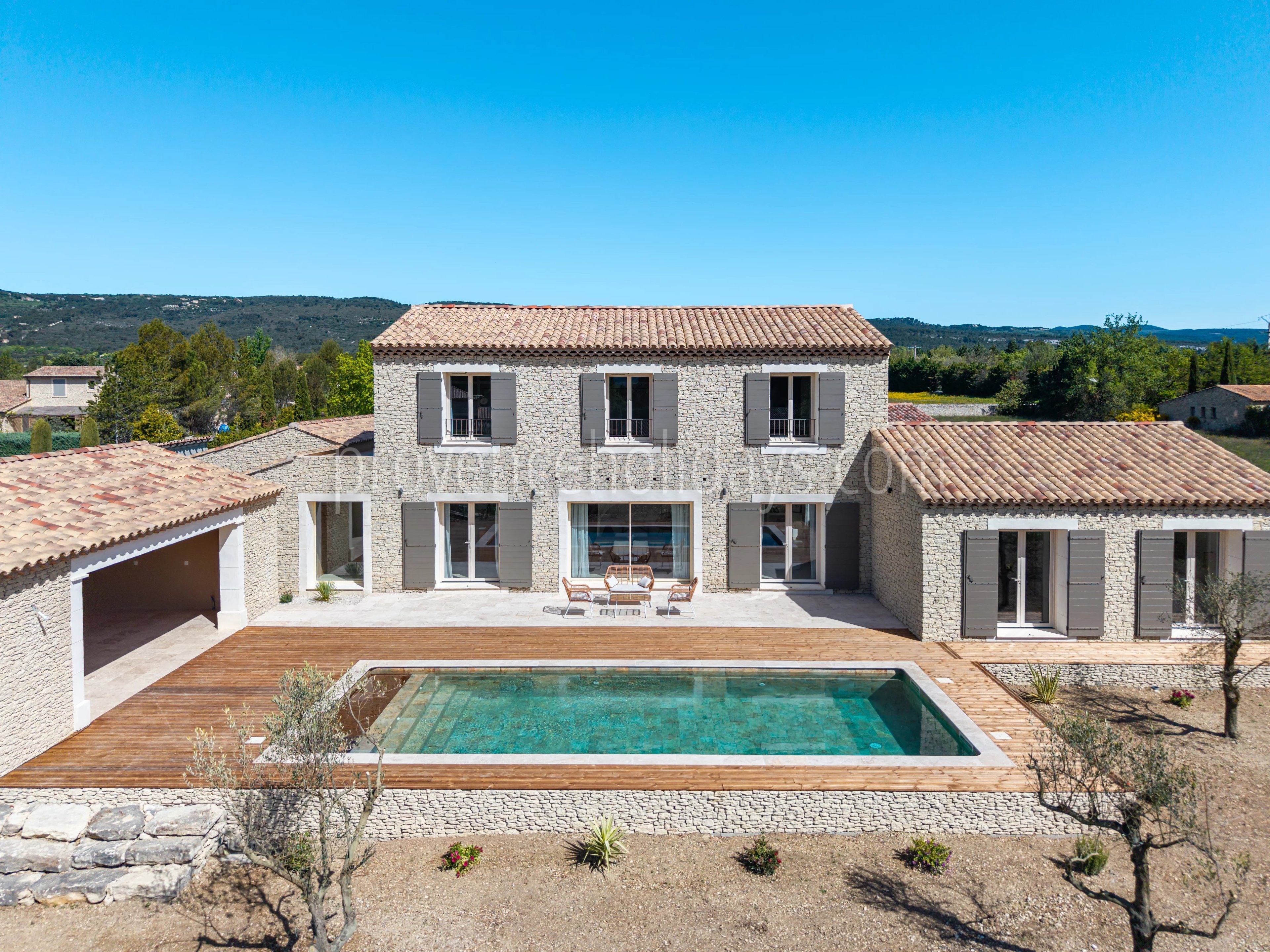 2 - Provençal villa in Gordes: Villa: Exterior