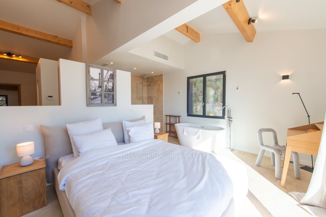 8 - Villa Hautvallon: Villa: Bedroom