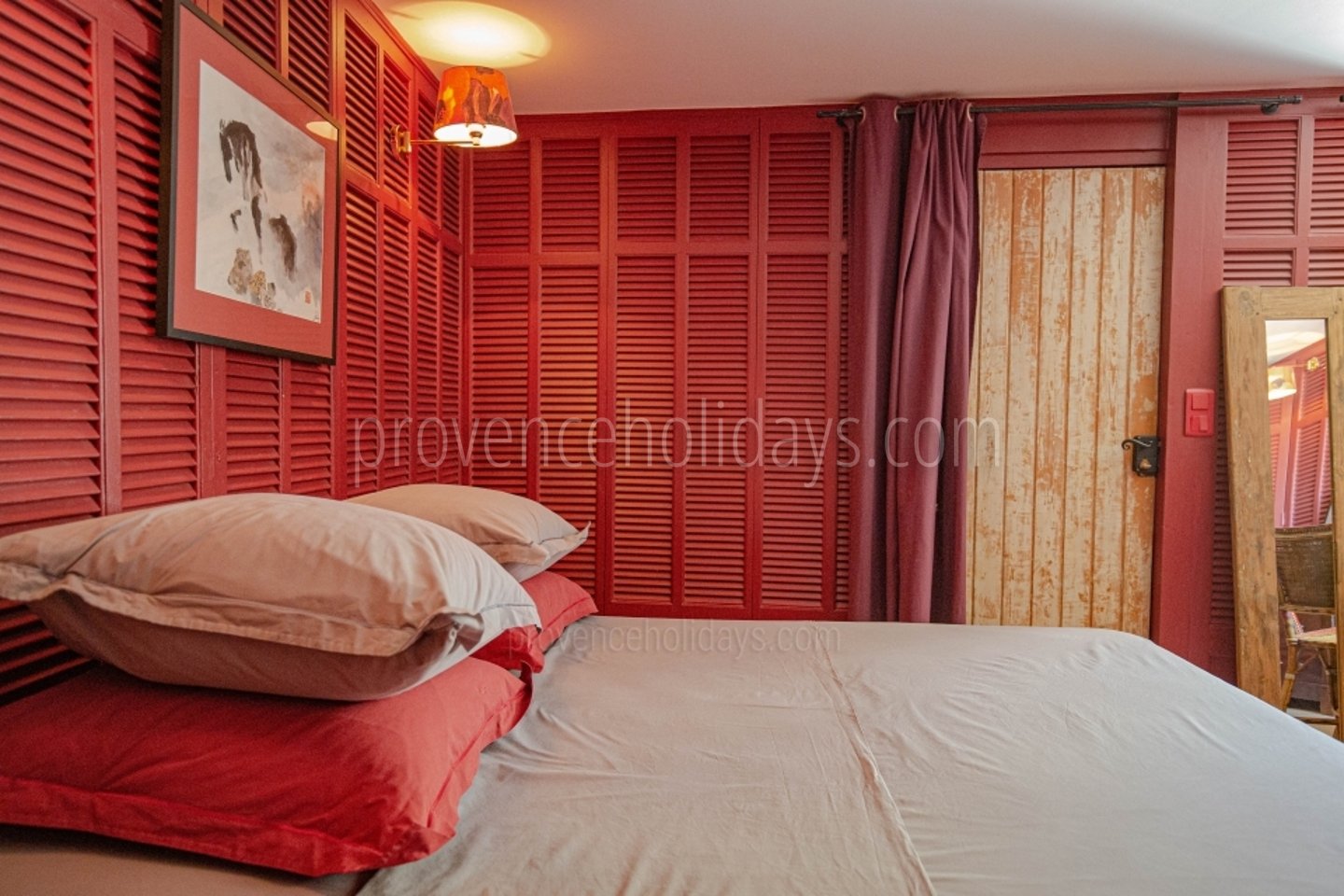 4 - Villa Beaumes: Villa: Bedroom