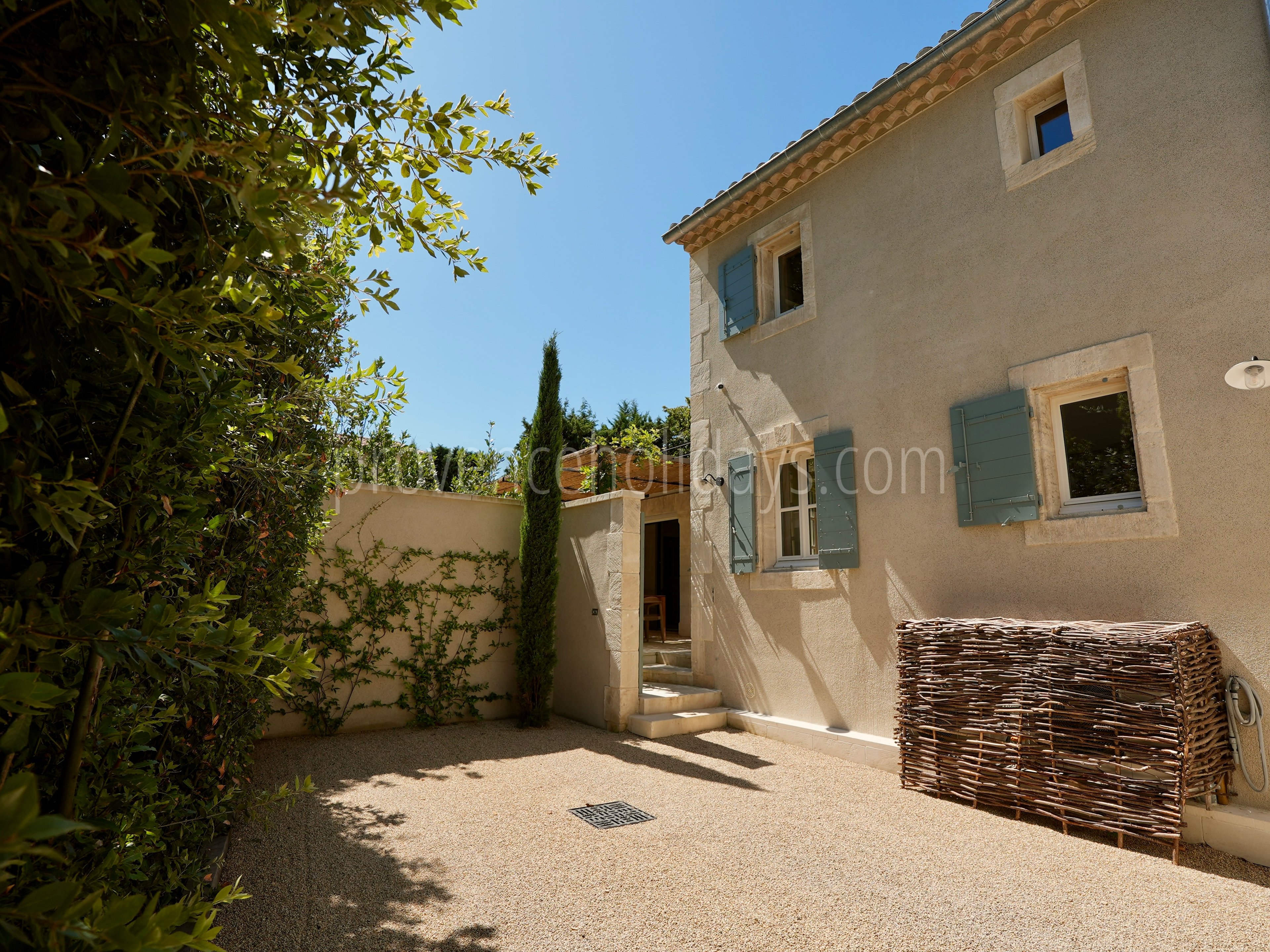 11 - La Saint-Rémoise: Villa: Exterior