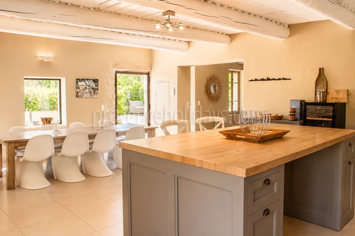 28 - Farmhouse with views of the Luberon: Villa: Interior