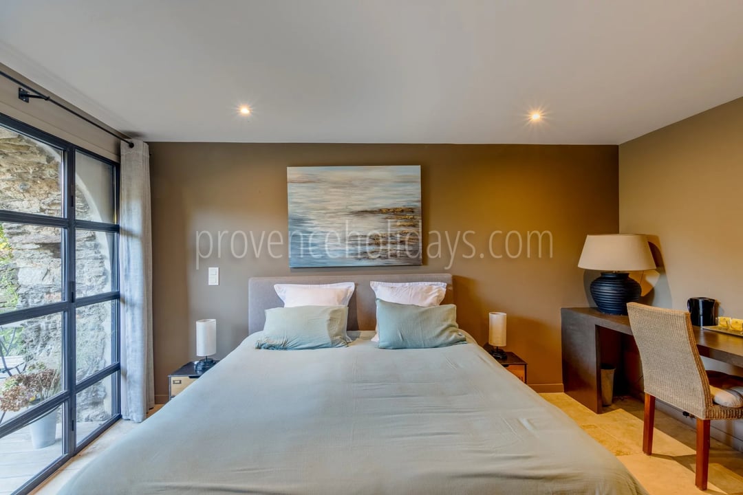 19 - Stone estate in La Garde-Freinet: Villa: Bedroom