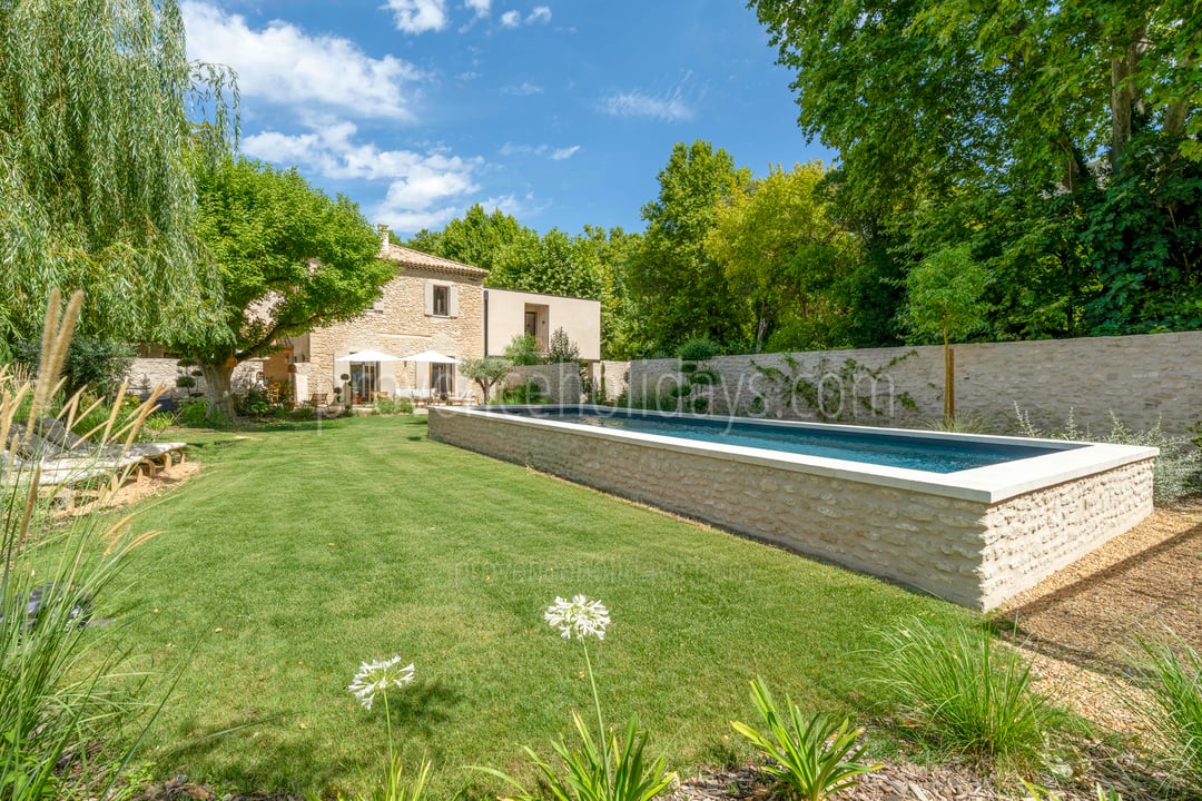 14 - Domaine de la Sorgue: Villa: Exterior