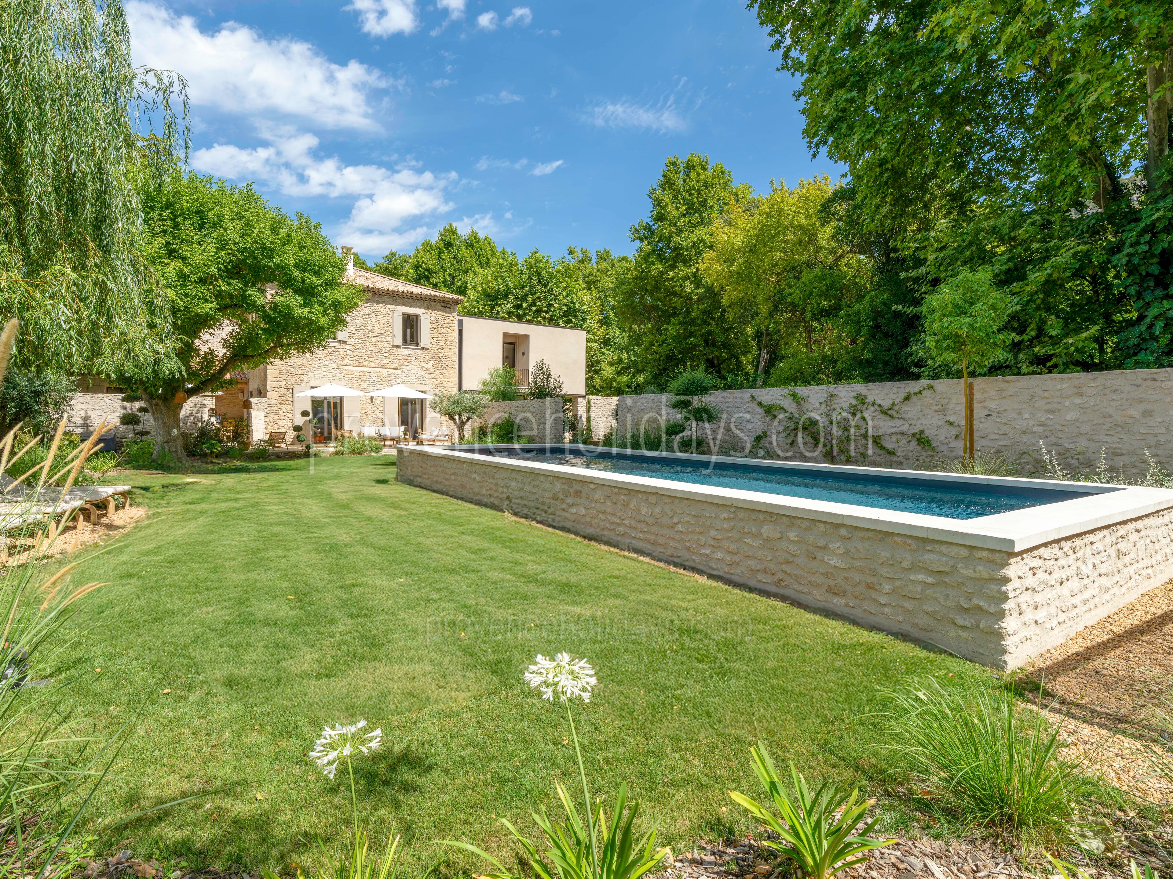 14 - Domaine de la Sorgue: Villa: Exterior