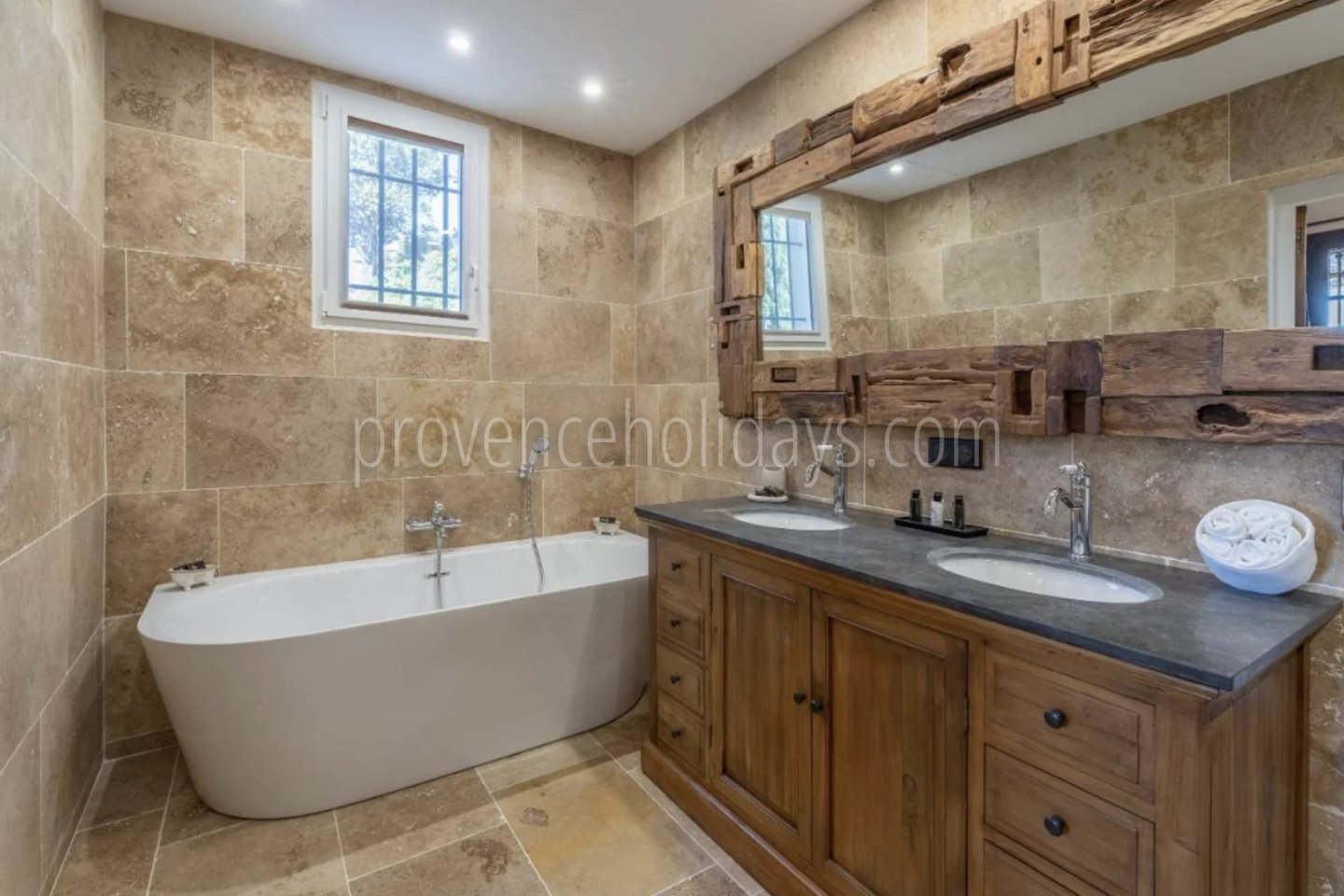 11 - Bastide with lavender in Gordes: Villa: Bathroom