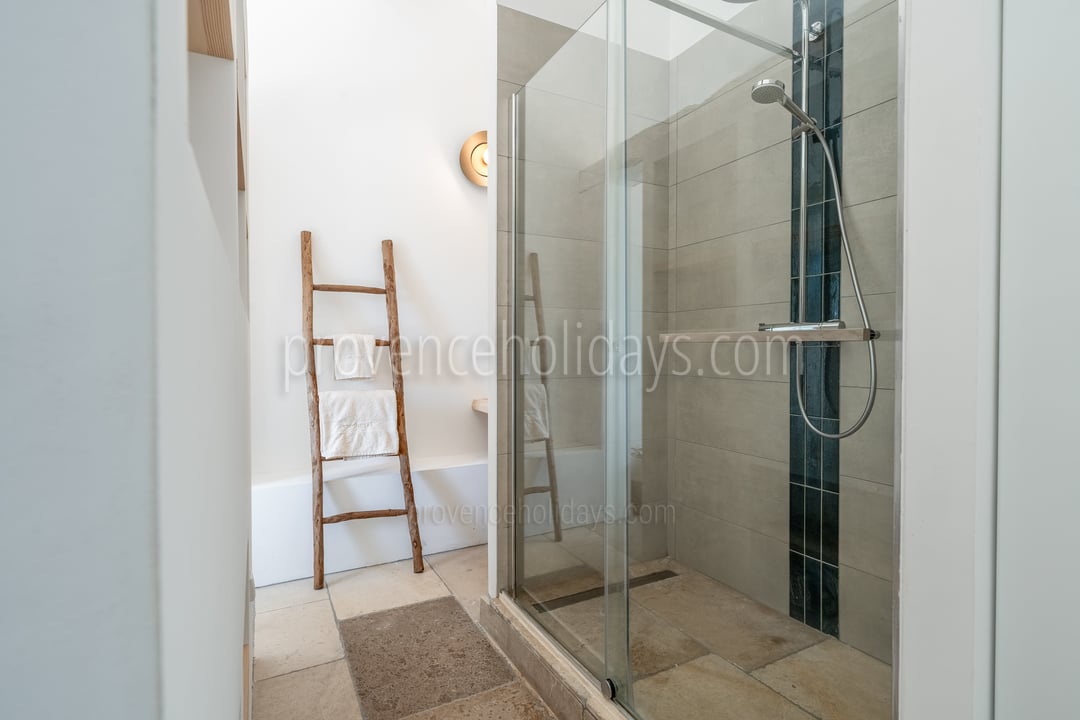 34 - Les Vignes du Luberon: Villa: Bathroom