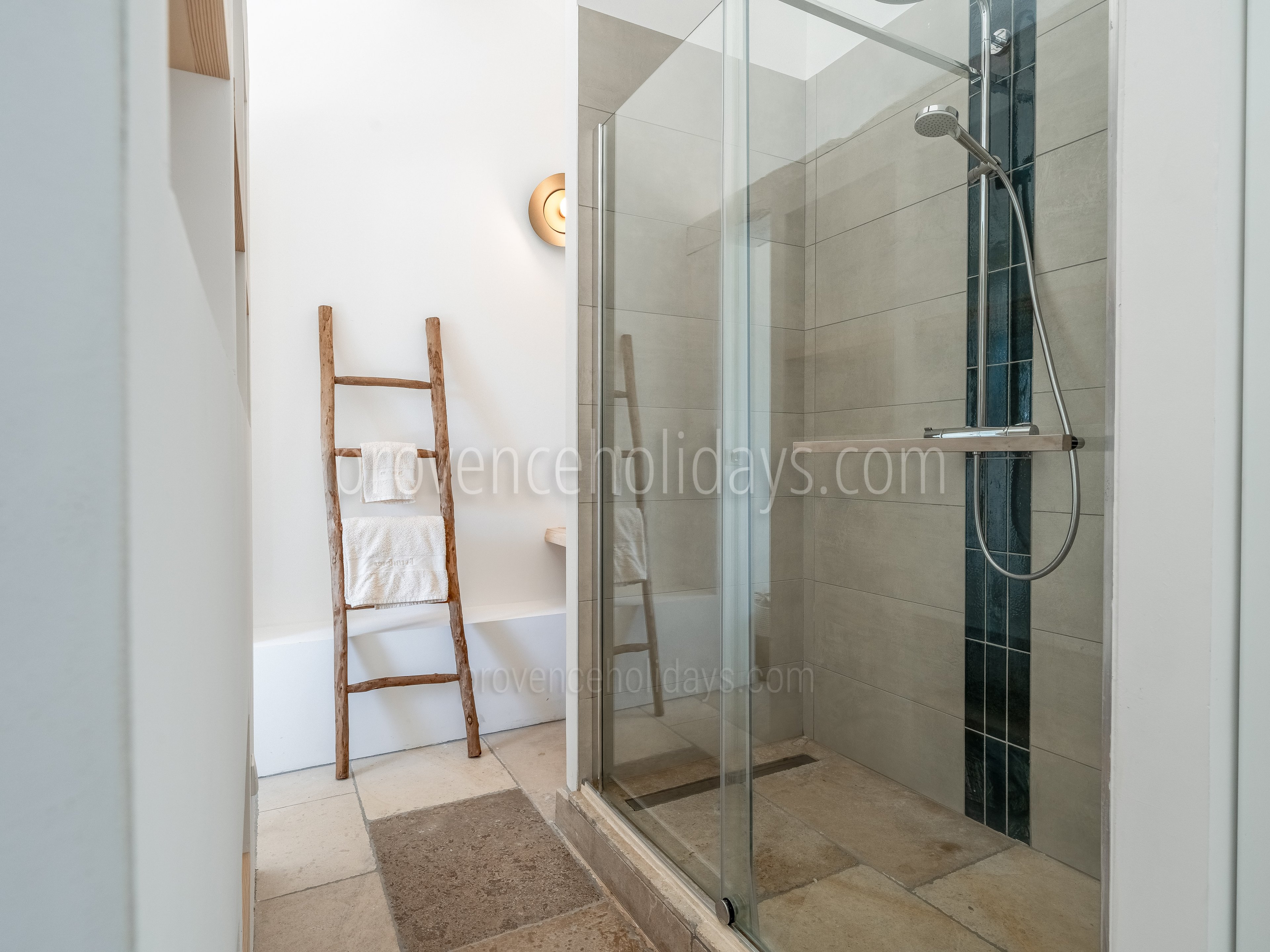 34 - Les Vignes du Luberon: Villa: Bathroom