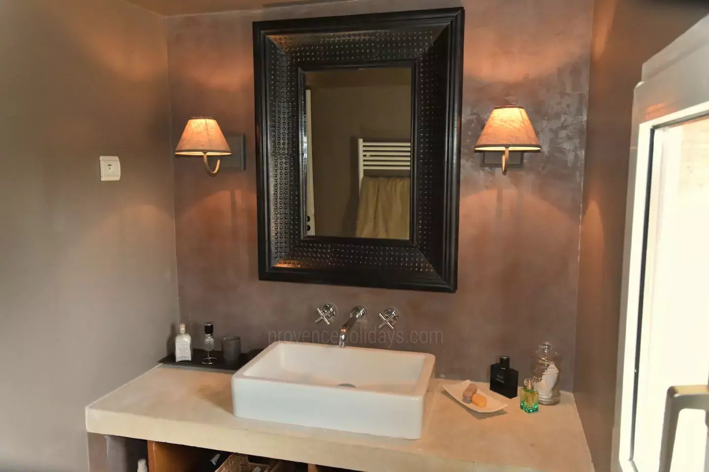 16 - Maison Gordes: Villa: Bathroom