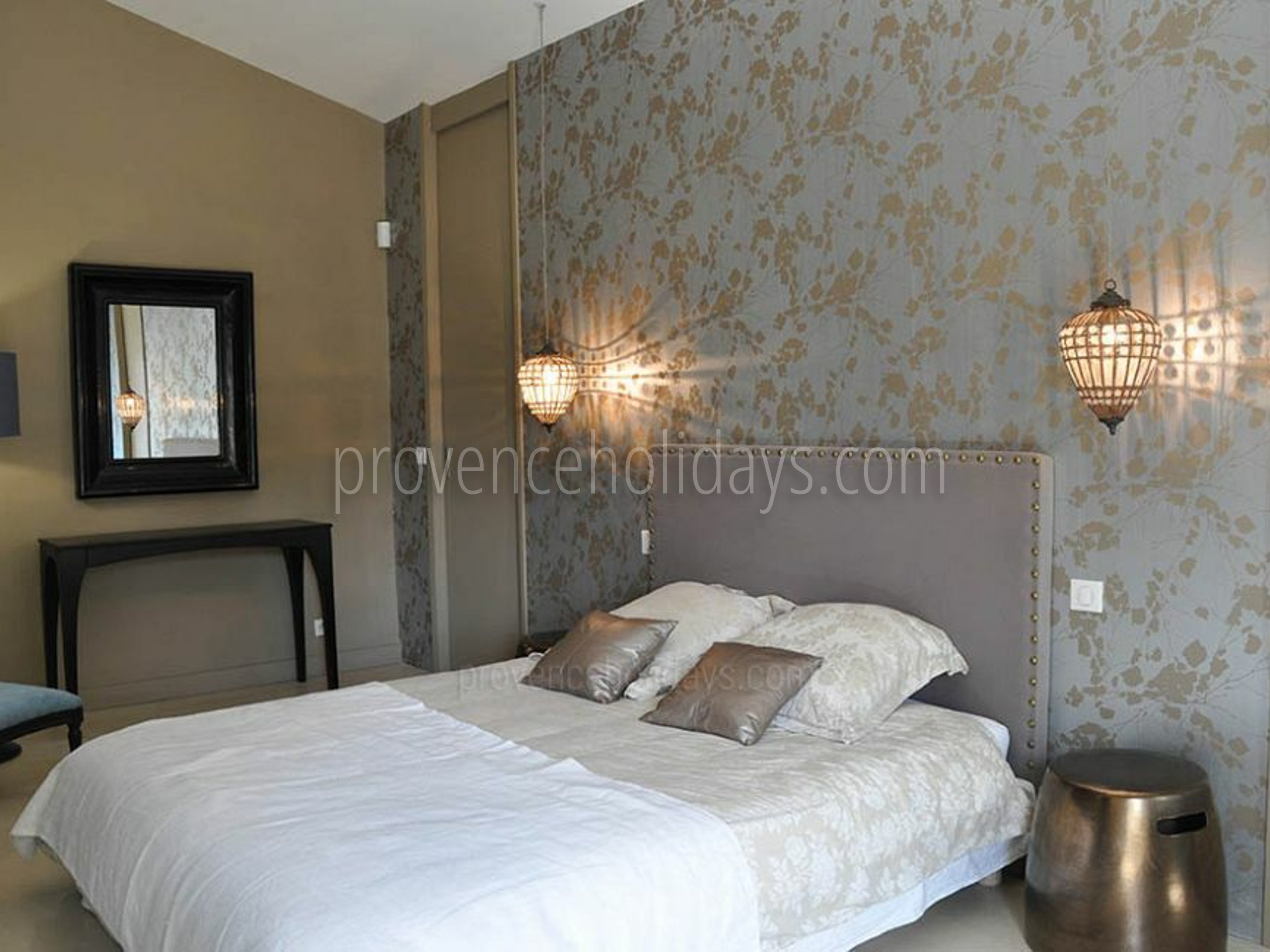 11 - Le Mas aux Gargouilles: Villa: Bedroom