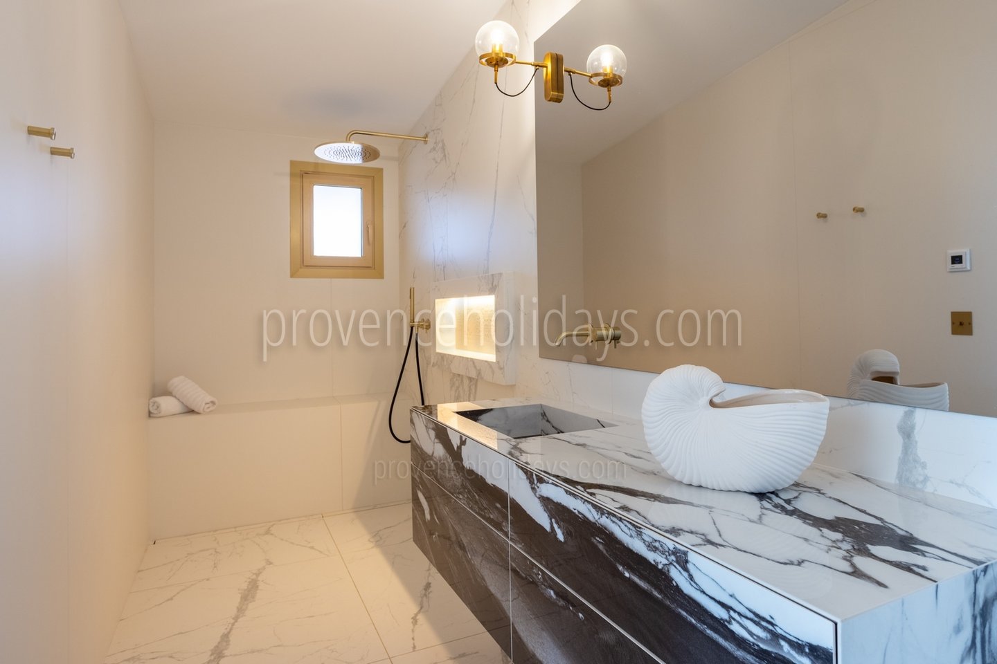17 - Villa Nina: Villa: Bathroom